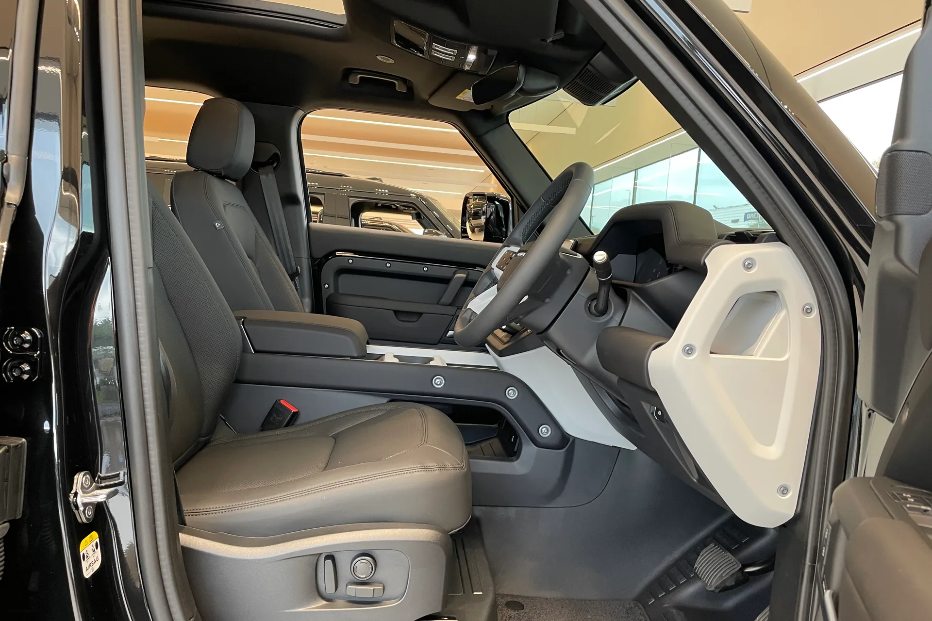 LAND ROVER Defender 110 thumbnail image number 27