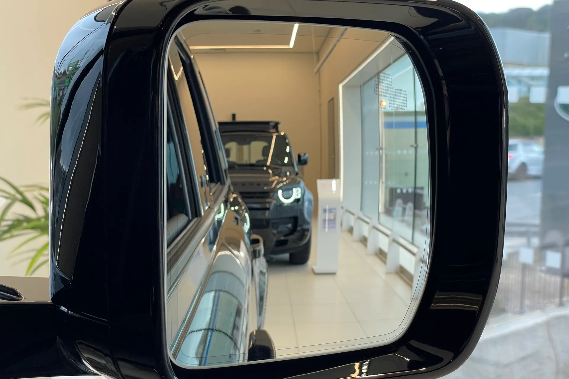LAND ROVER Defender 110 thumbnail image number 45