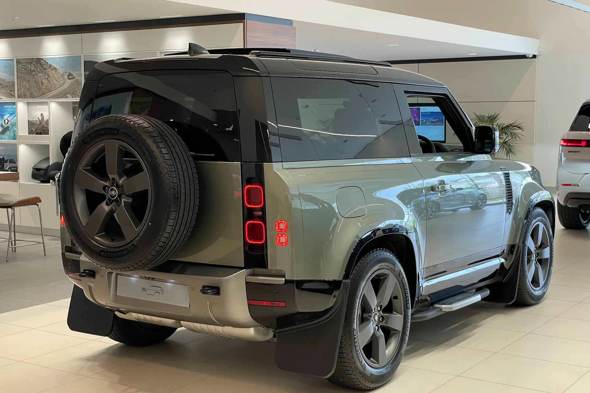 LAND ROVER Defender 90 thumbnail image number 13
