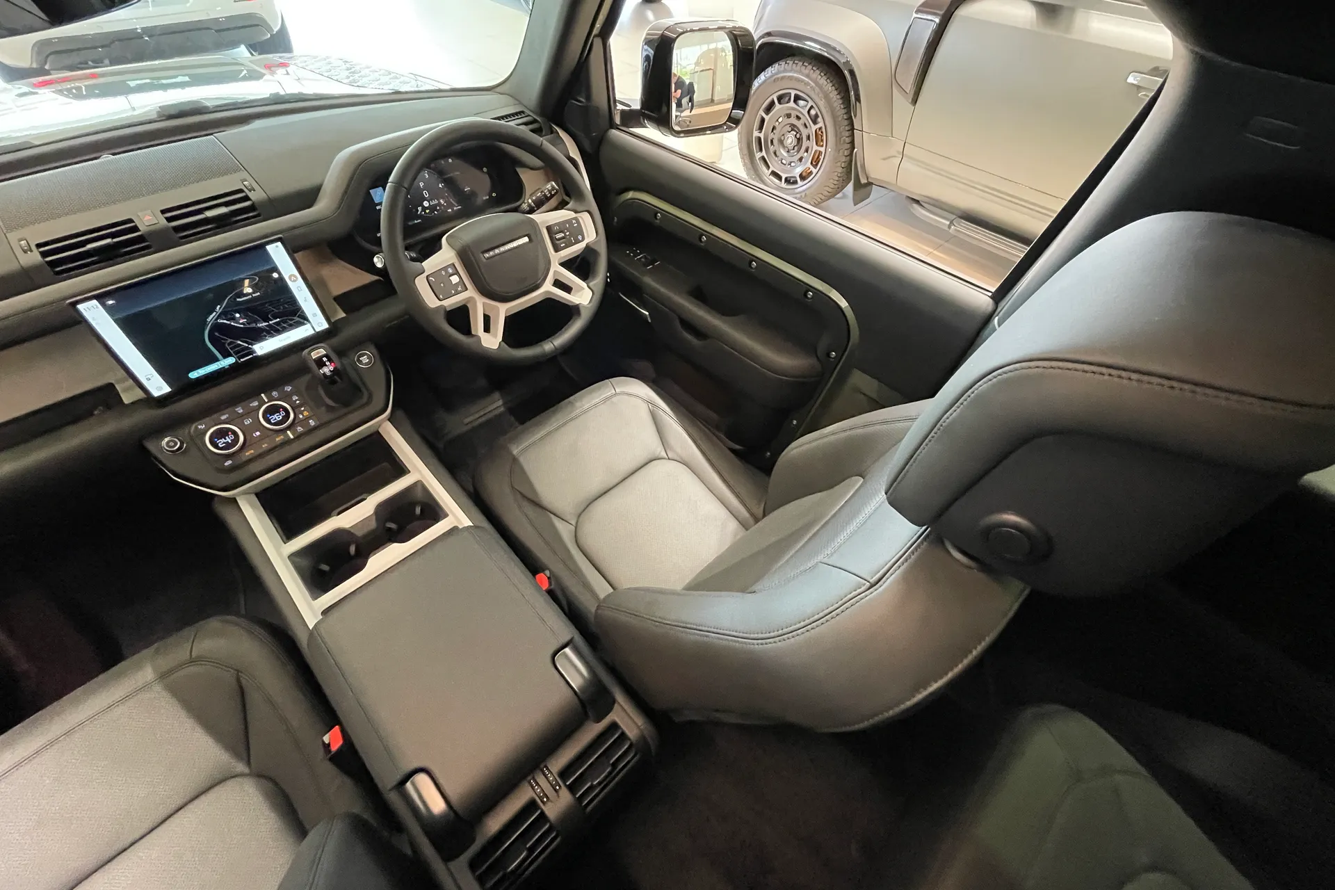 LAND ROVER Defender 90 thumbnail image number 23
