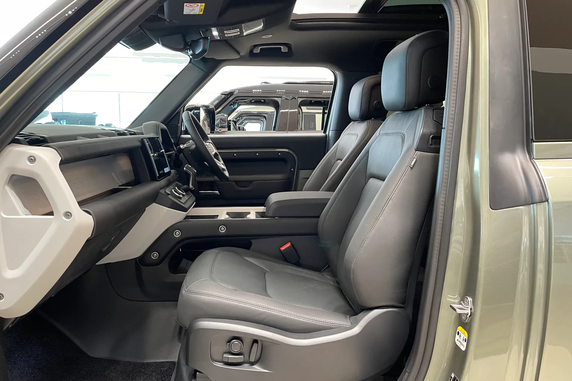 LAND ROVER Defender 90 thumbnail image number 21