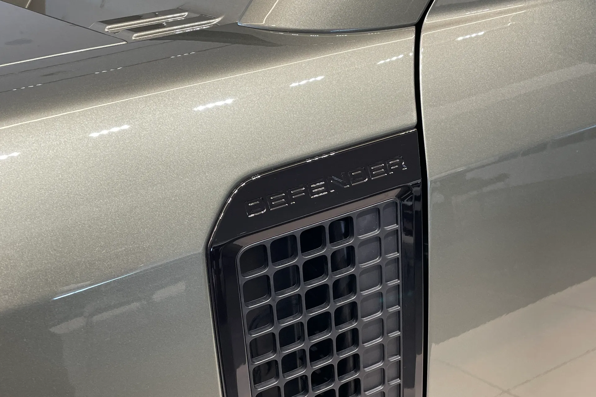 LAND ROVER Defender 90 thumbnail image number 9