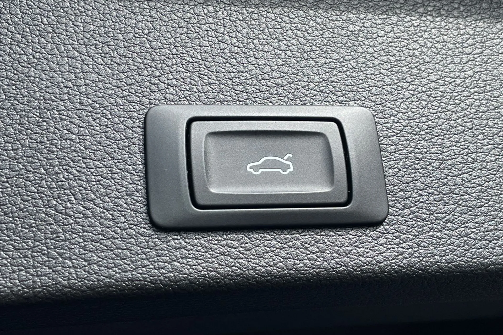 Audi Q2 thumbnail image number 19