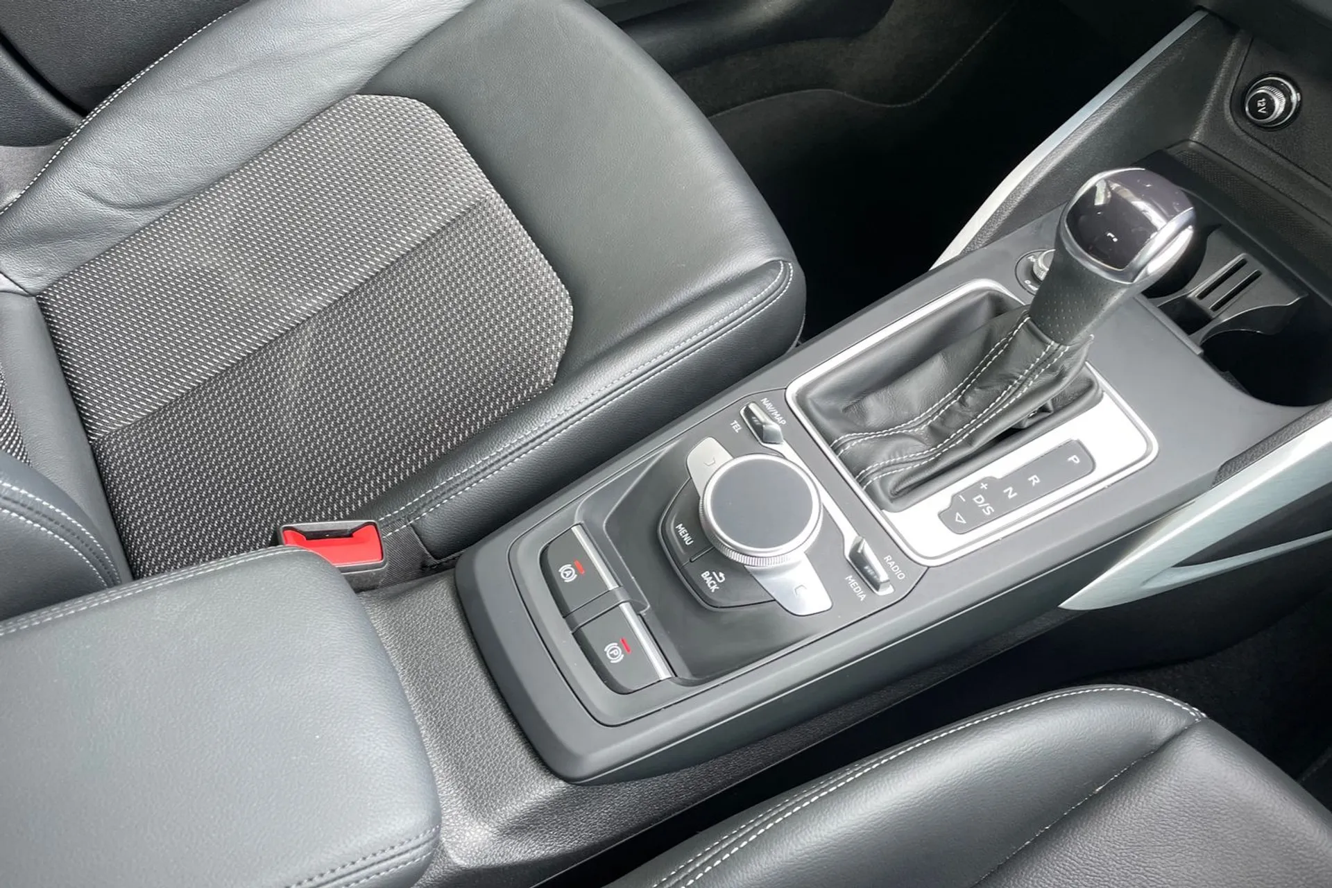Audi Q2 thumbnail image number 40
