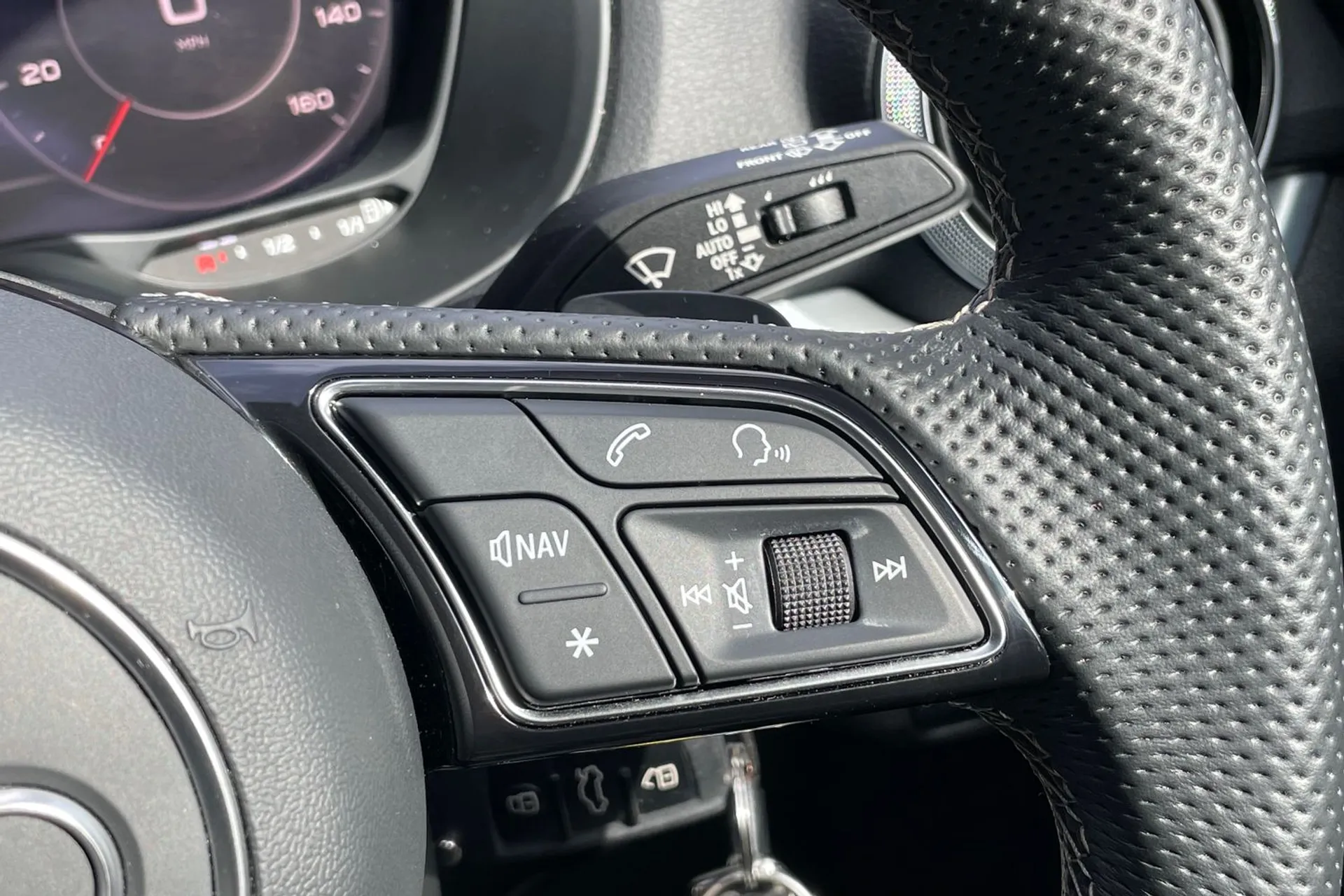 Audi Q2 thumbnail image number 58