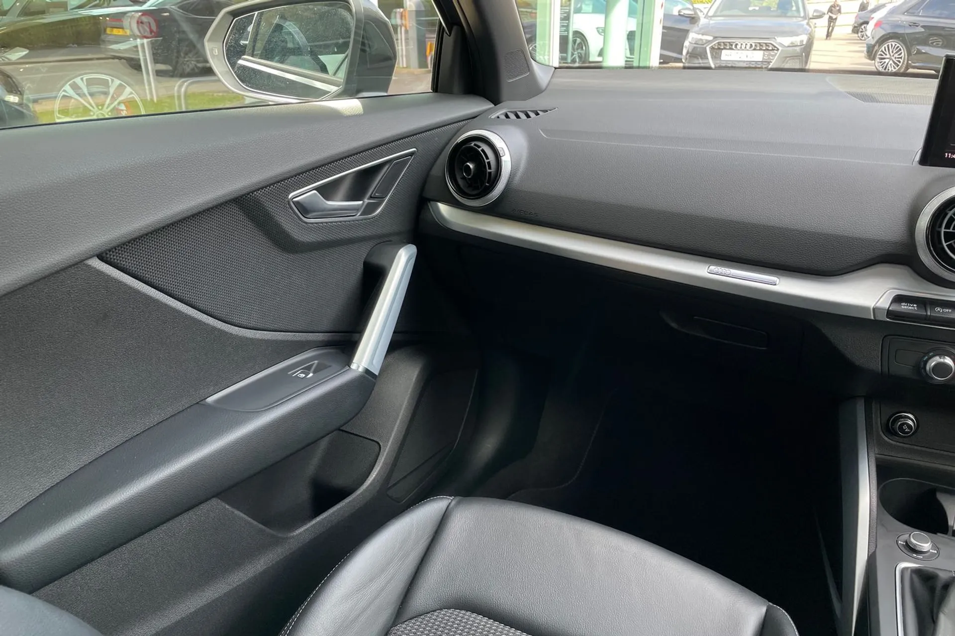 Audi Q2 thumbnail image number 31