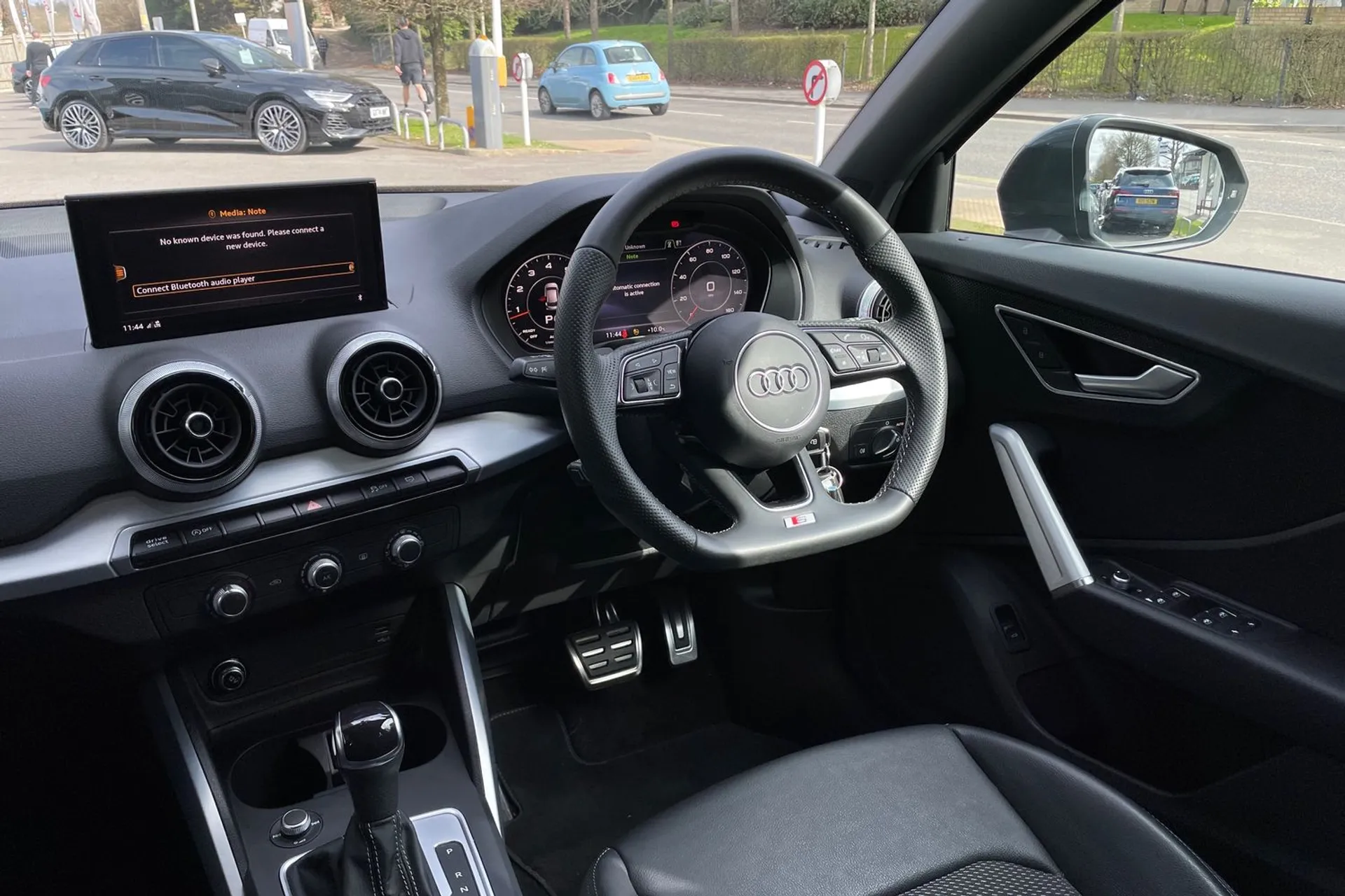 Audi Q2 thumbnail image number 32