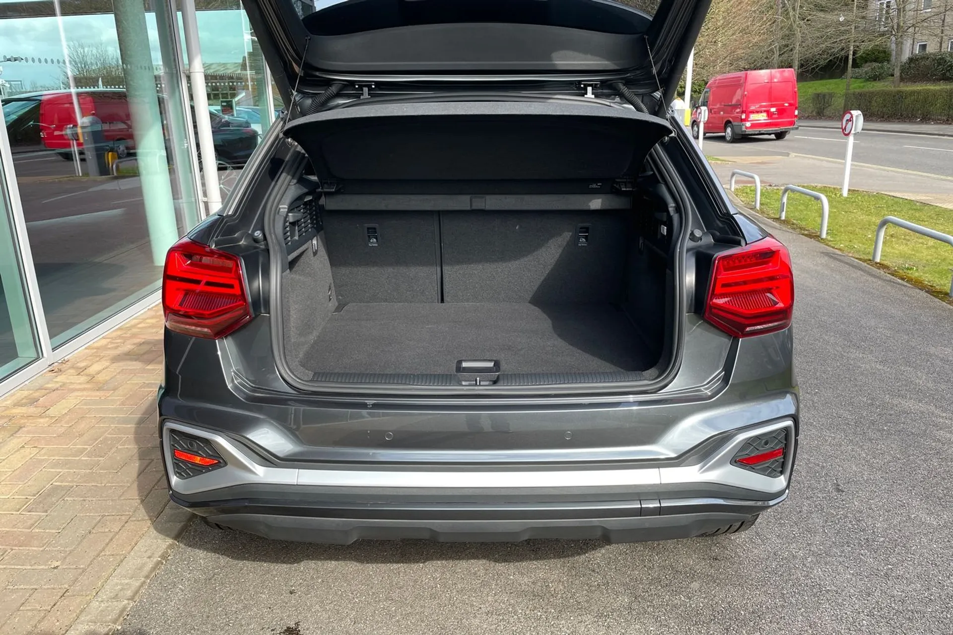 Audi Q2 thumbnail image number 18