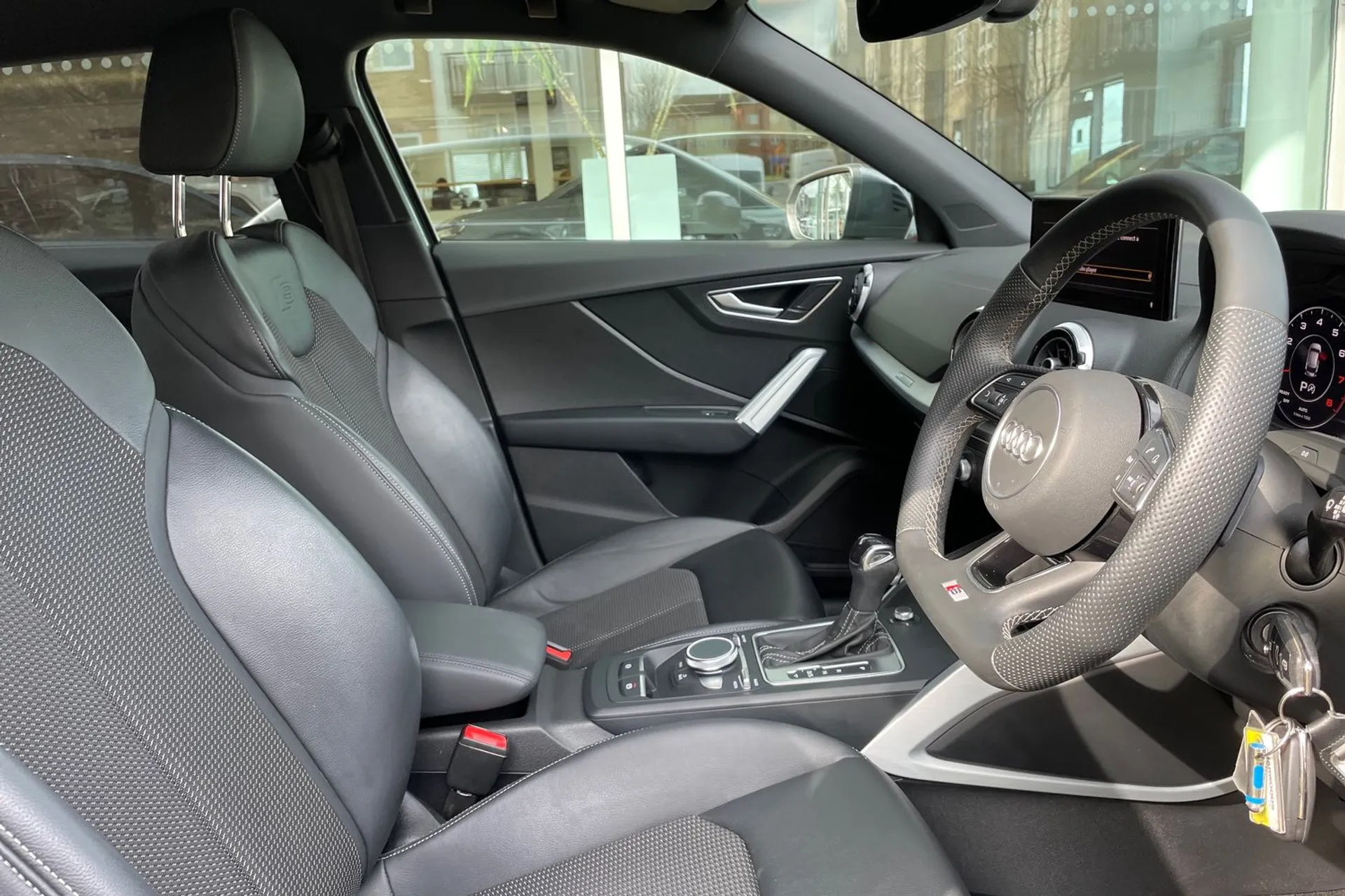 Audi Q2 thumbnail image number 24