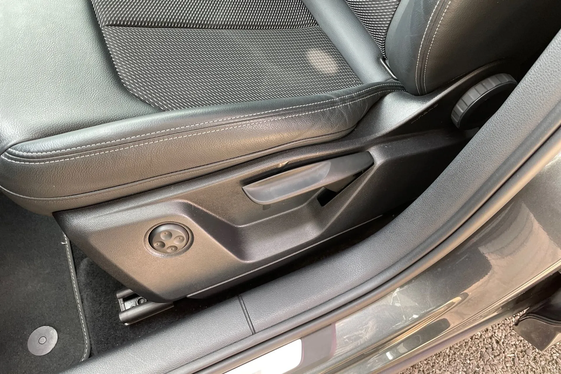 Audi Q2 thumbnail image number 28