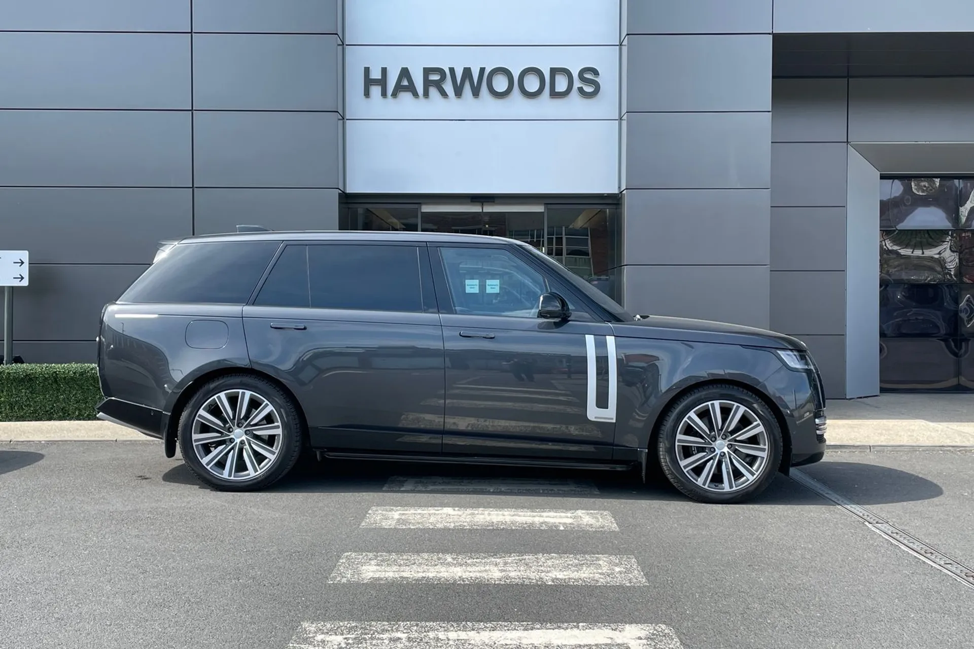 LAND ROVER RANGE ROVER thumbnail image number 2
