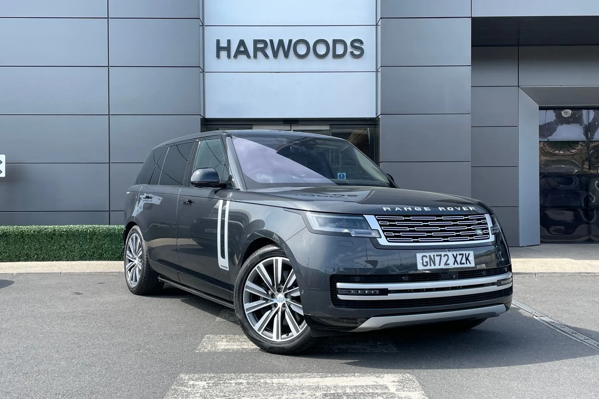 LAND ROVER RANGE ROVER focused image