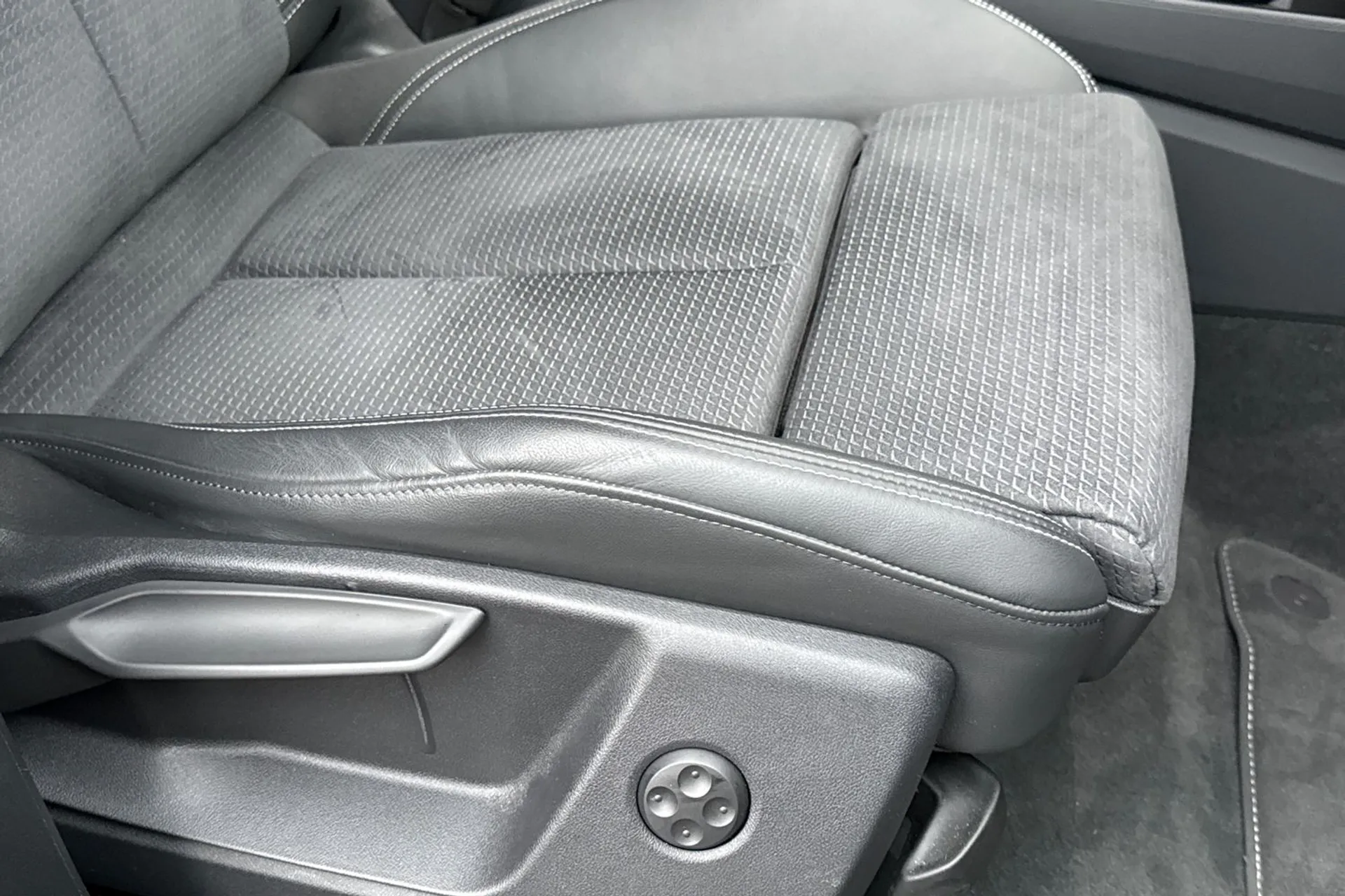 Audi Q5 thumbnail image number 43