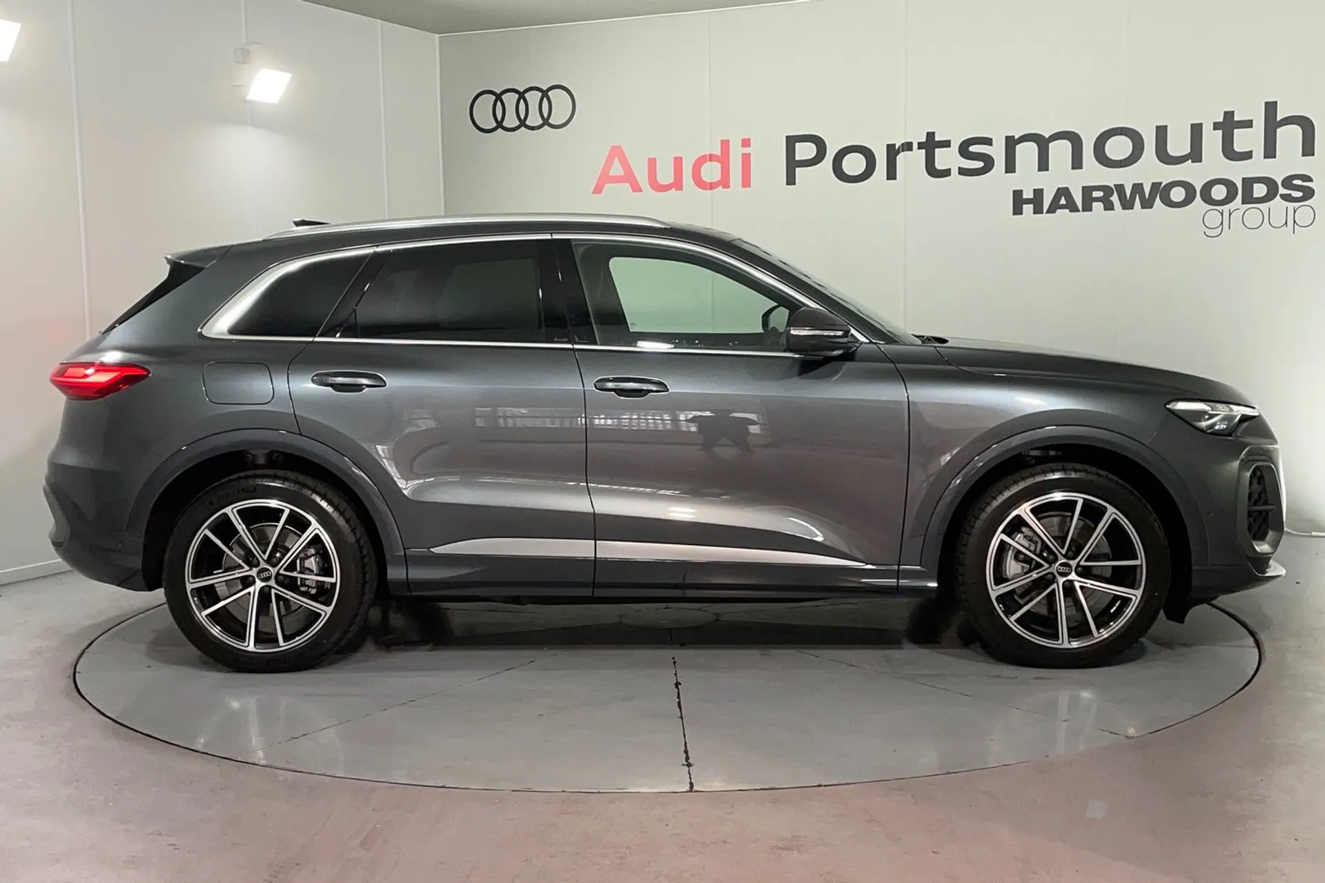 Audi Q5 thumbnail image number 2