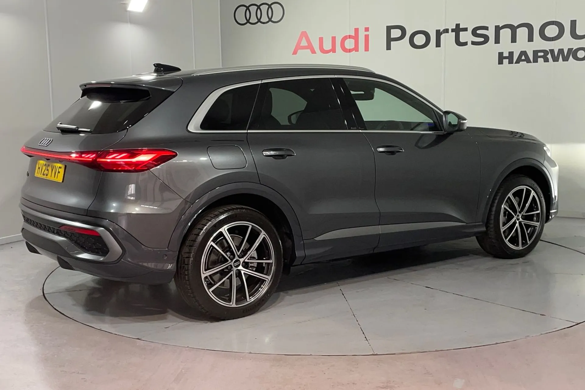 Audi Q5 thumbnail image number 6
