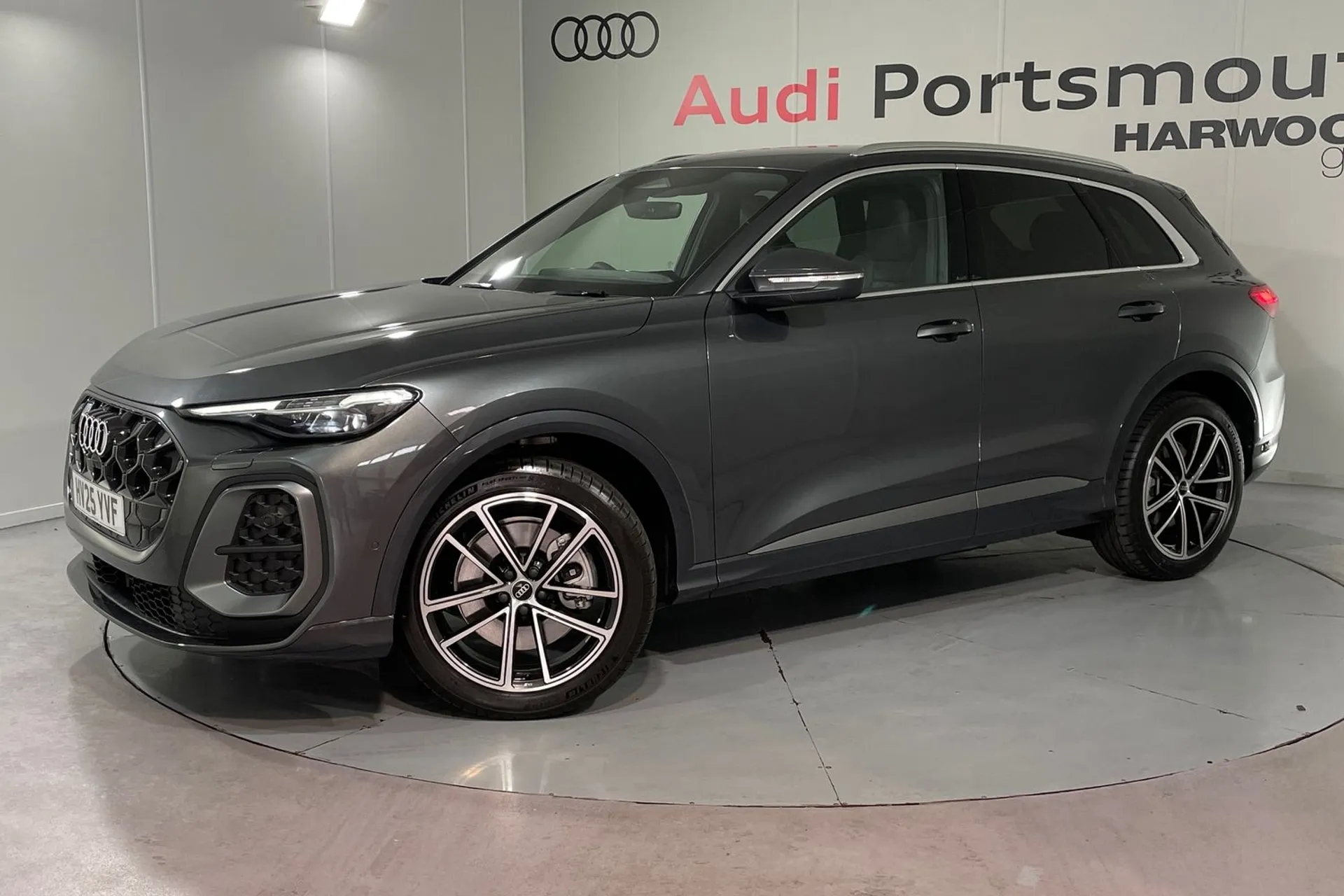 Audi Q5 thumbnail image number 10