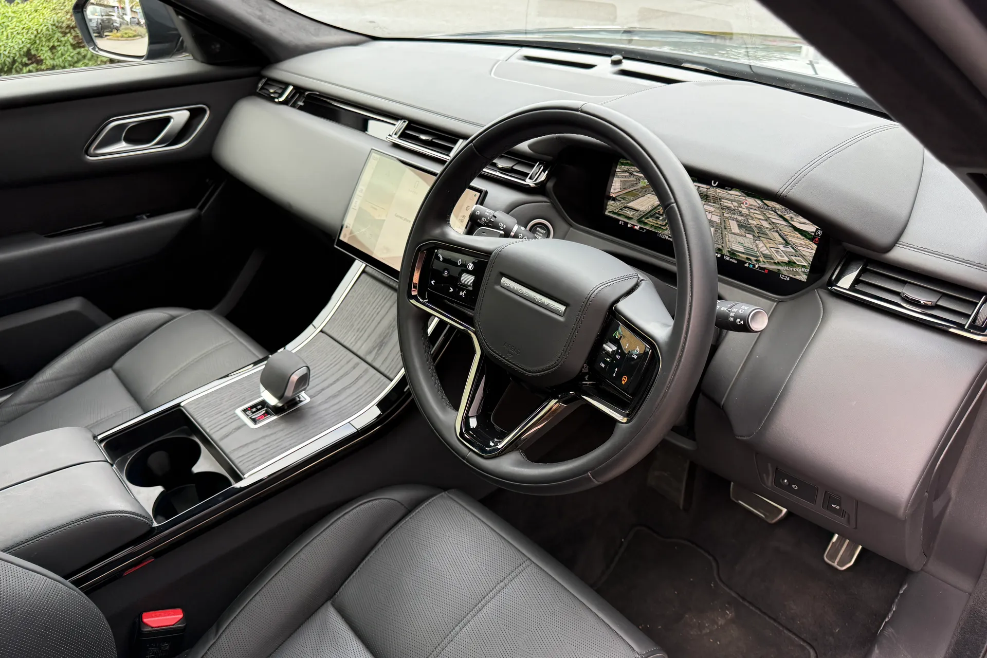 LAND ROVER RANGE ROVER VELAR thumbnail image number 41