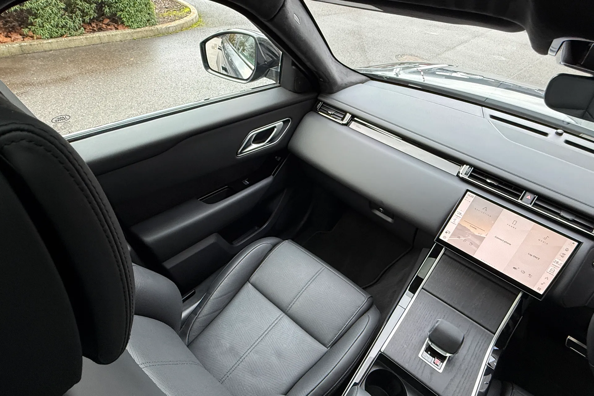 LAND ROVER RANGE ROVER VELAR thumbnail image number 24