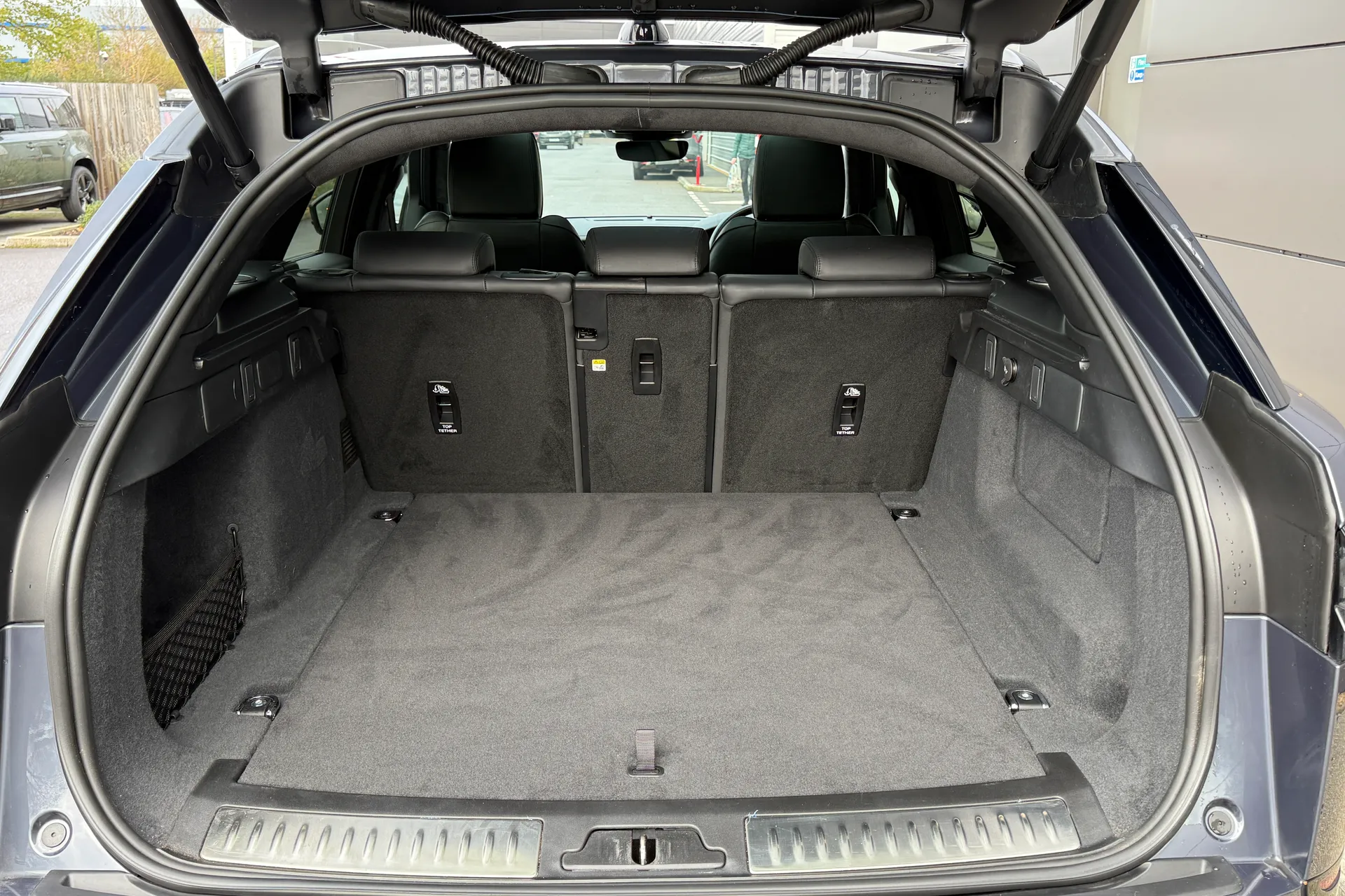 LAND ROVER RANGE ROVER VELAR thumbnail image number 31