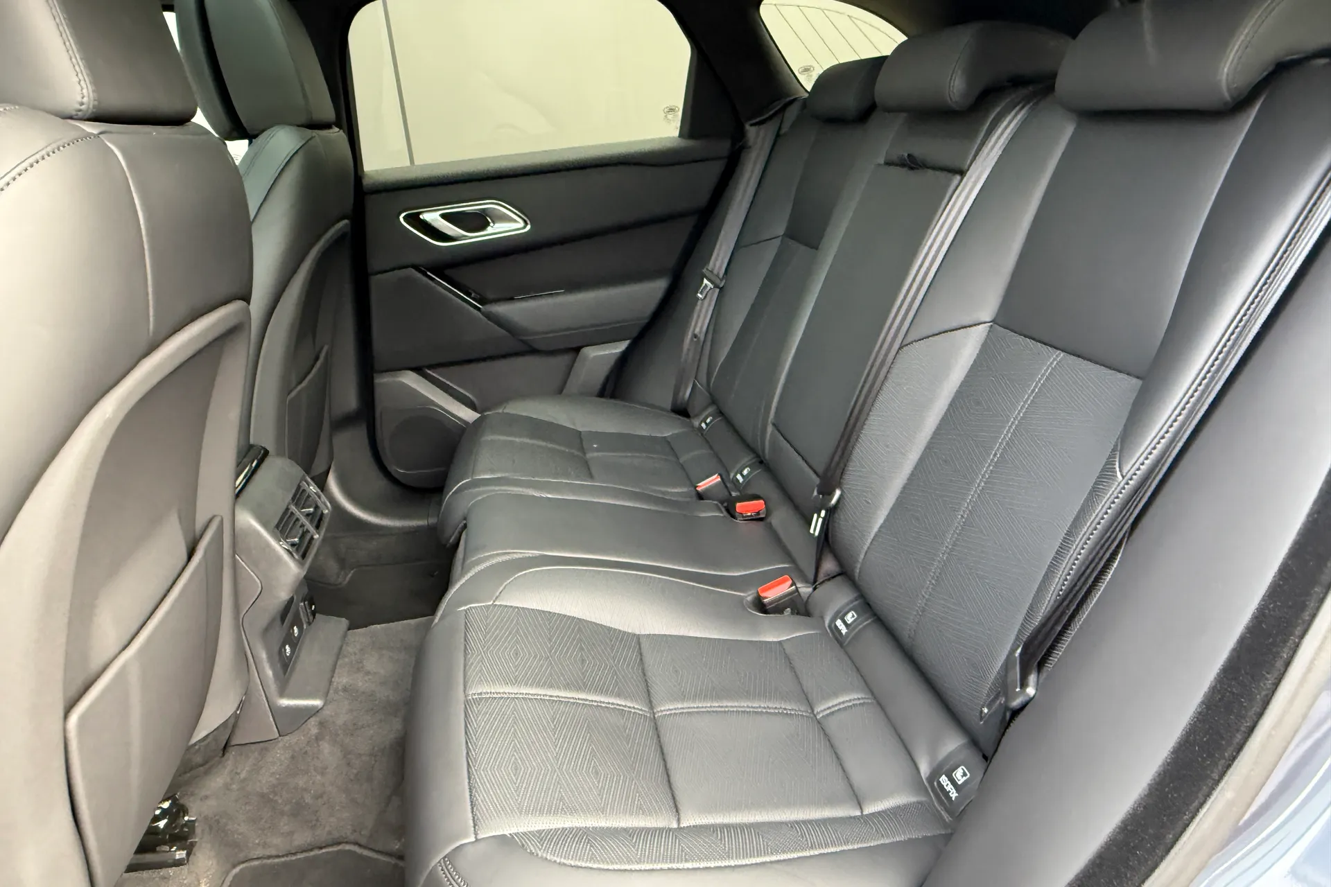 LAND ROVER RANGE ROVER VELAR thumbnail image number 48