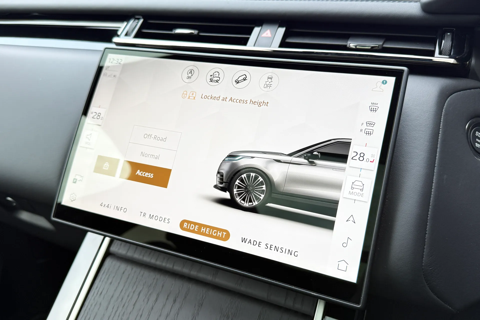 LAND ROVER RANGE ROVER VELAR thumbnail image number 57