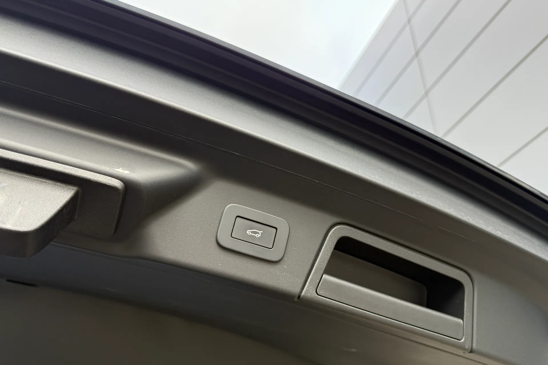 LAND ROVER RANGE ROVER VELAR thumbnail image number 30