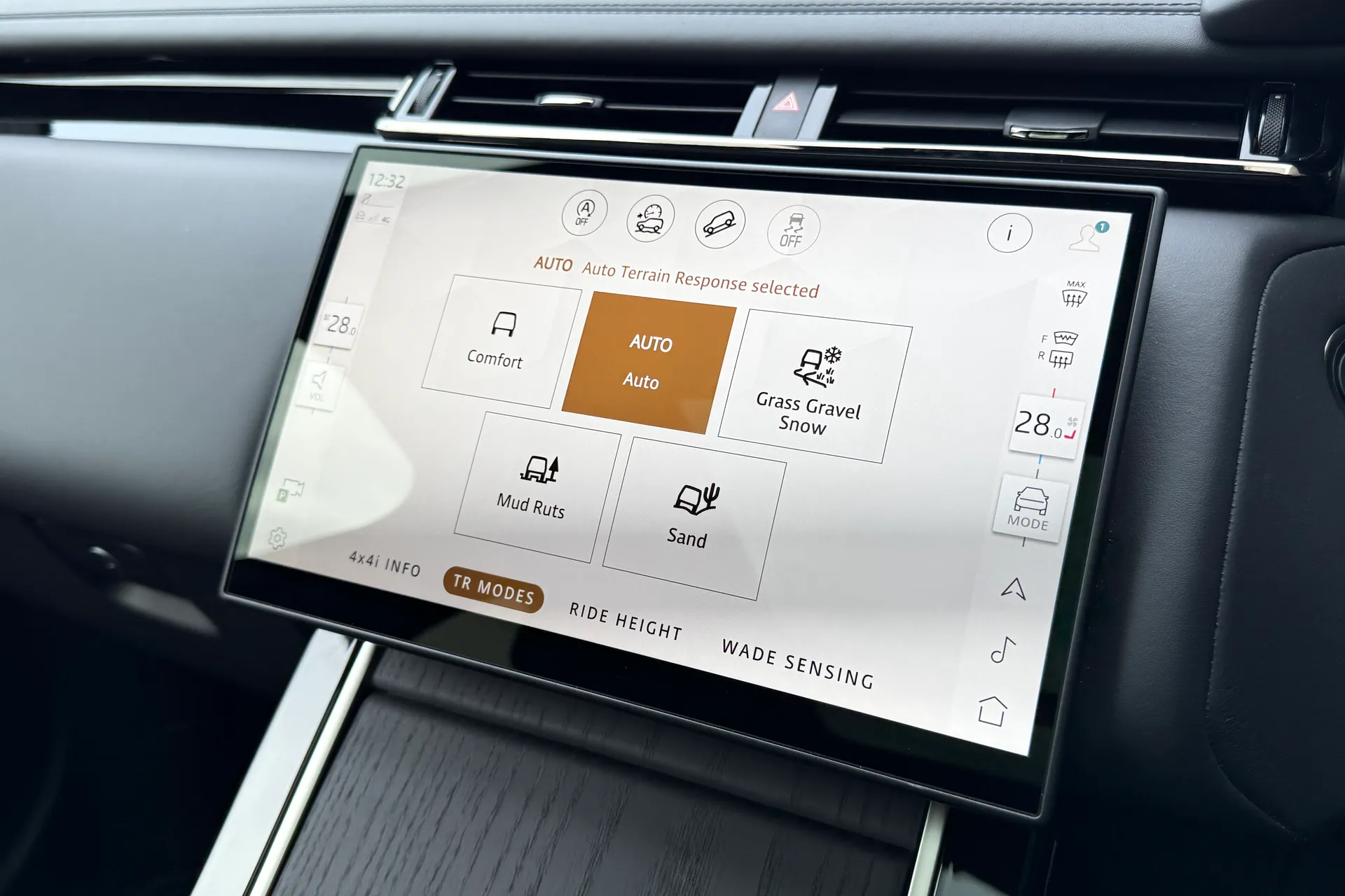 LAND ROVER RANGE ROVER VELAR thumbnail image number 56