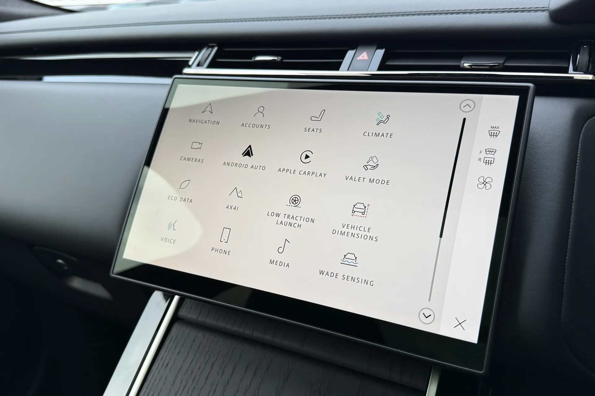 LAND ROVER RANGE ROVER VELAR thumbnail image number 54