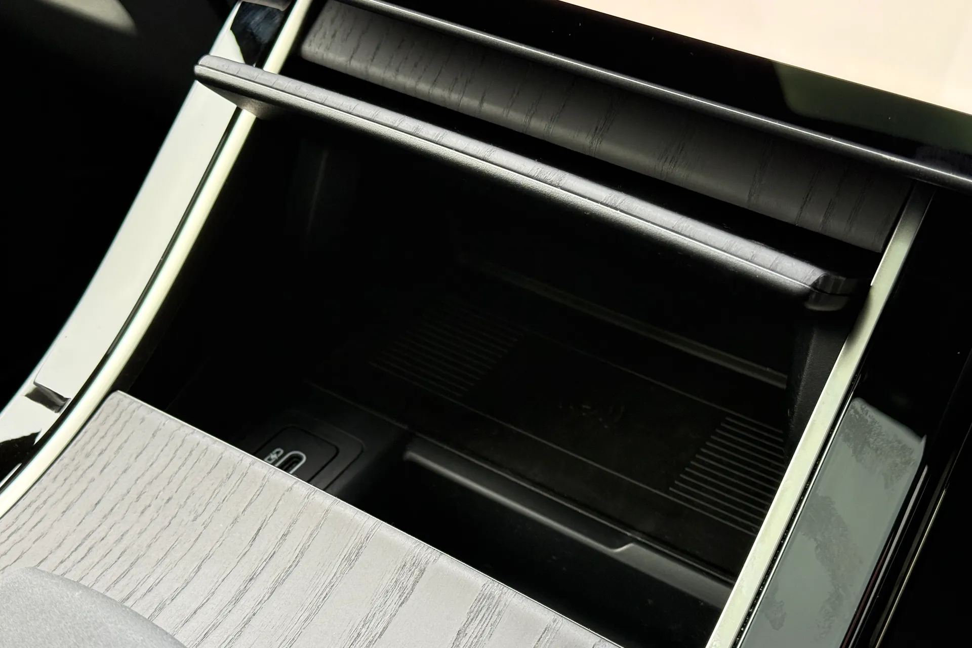 LAND ROVER RANGE ROVER VELAR thumbnail image number 44