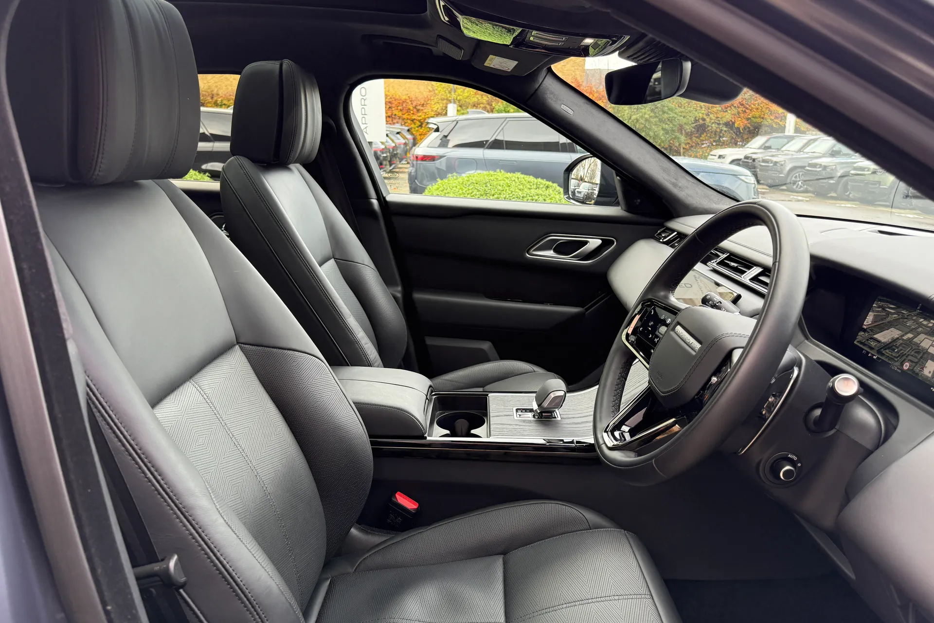 LAND ROVER RANGE ROVER VELAR thumbnail image number 40