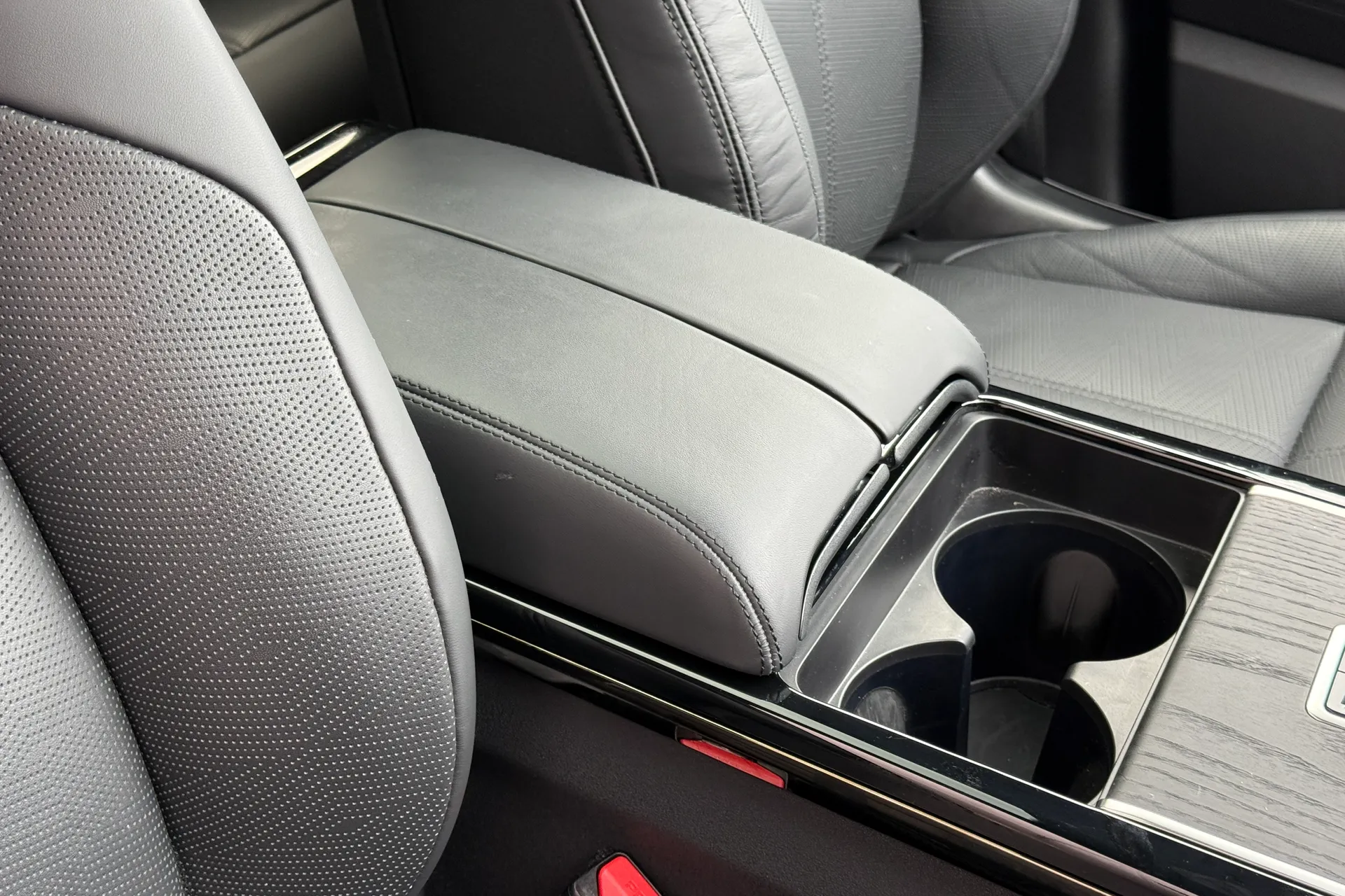 LAND ROVER RANGE ROVER VELAR thumbnail image number 42