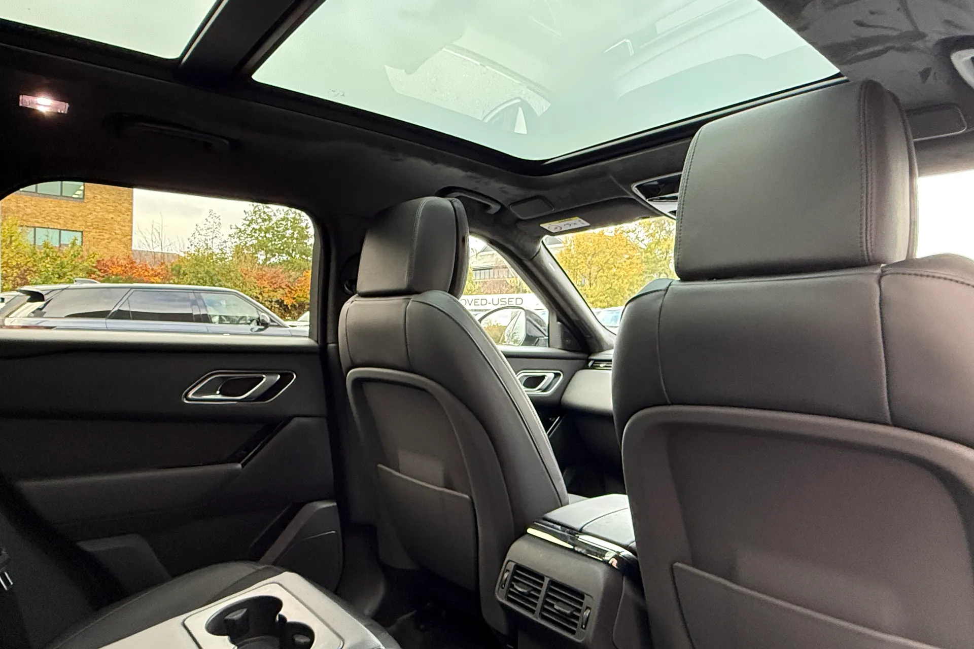 LAND ROVER RANGE ROVER VELAR thumbnail image number 35