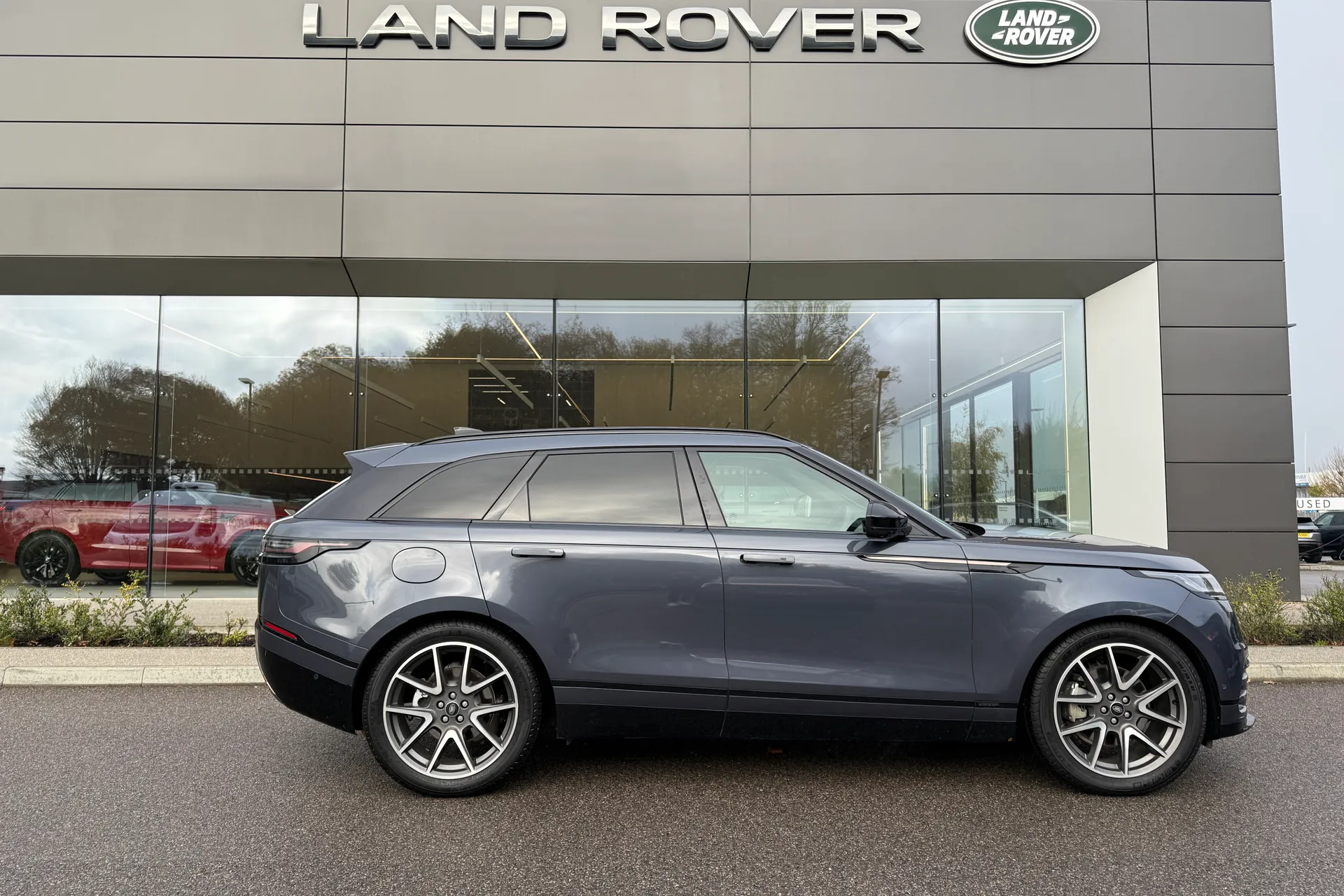 LAND ROVER RANGE ROVER VELAR thumbnail image number 2