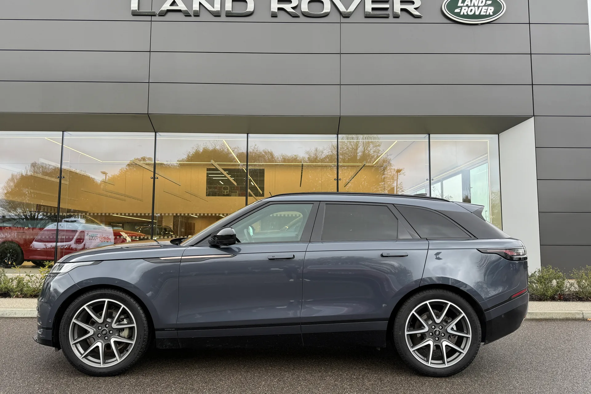 LAND ROVER RANGE ROVER VELAR thumbnail image number 10