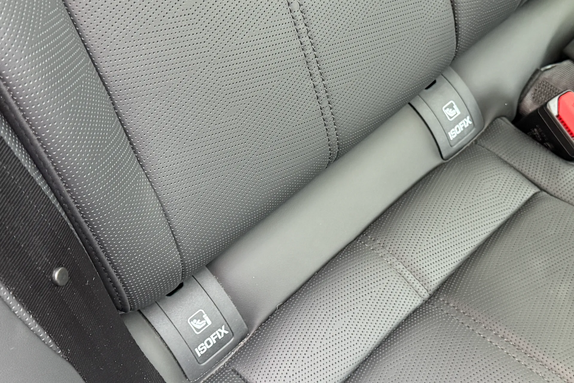 LAND ROVER RANGE ROVER VELAR thumbnail image number 36