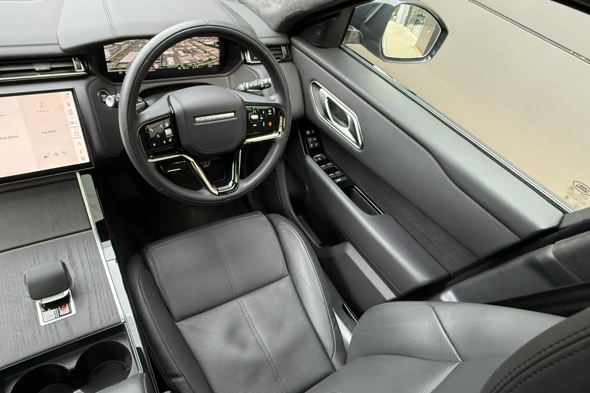 LAND ROVER RANGE ROVER VELAR thumbnail image number 28