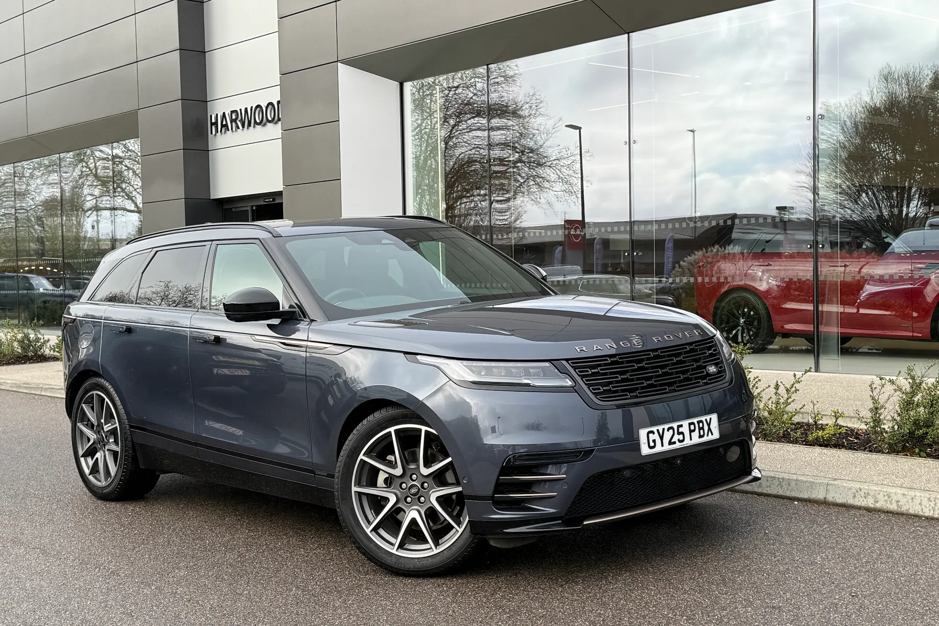 LAND ROVER RANGE ROVER VELAR focused image