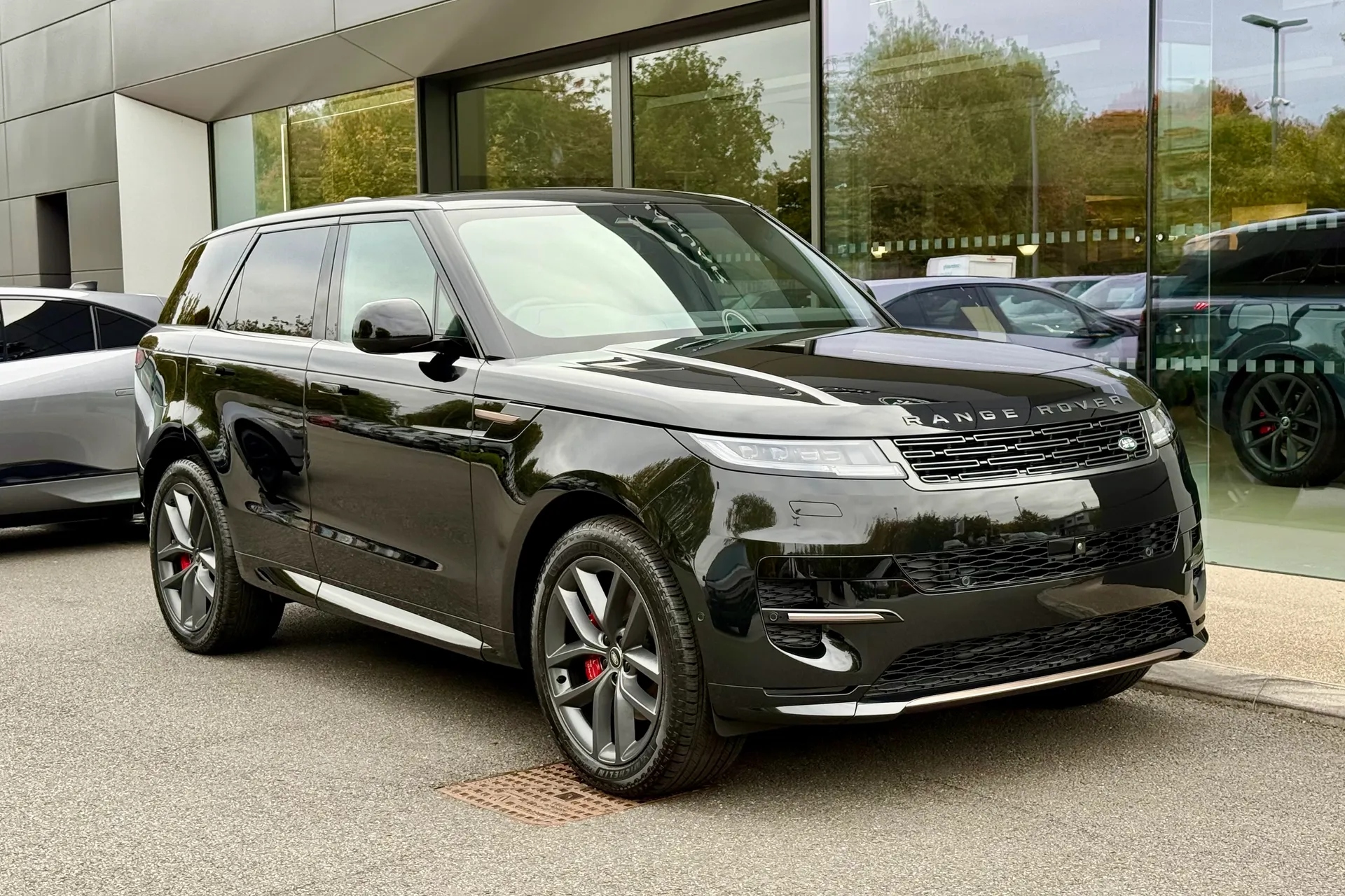 LAND ROVER RANGE ROVER SPORT focused image
