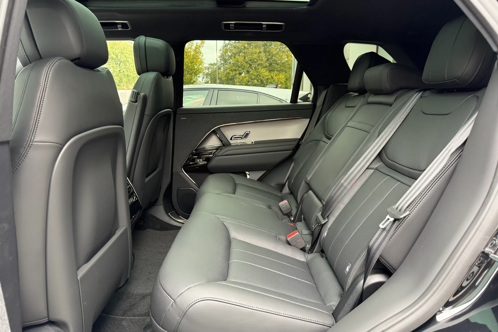 LAND ROVER RANGE ROVER SPORT thumbnail image number 4