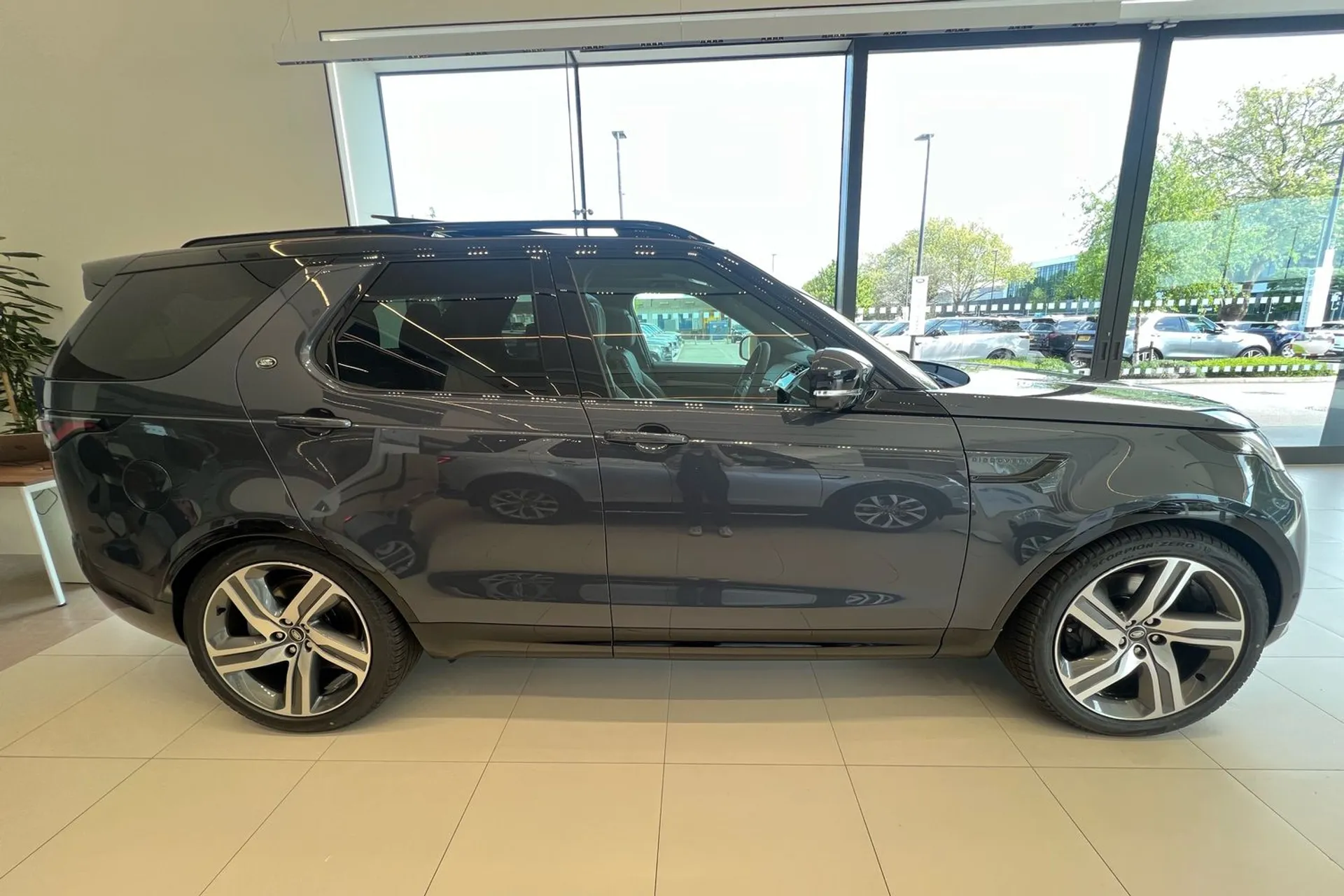 LAND ROVER DISCOVERY thumbnail image number 2