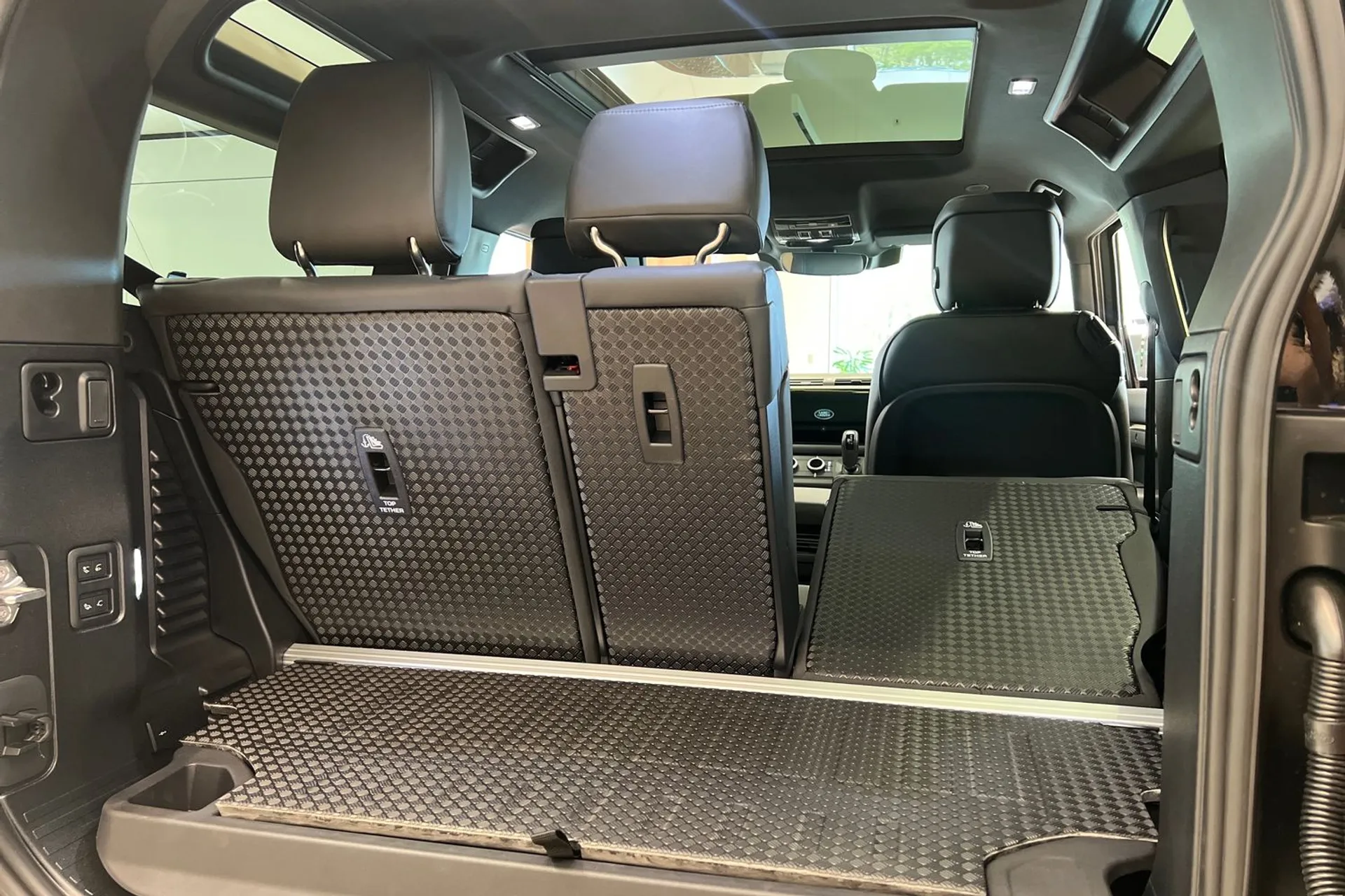 LAND ROVER Defender 90 thumbnail image number 30