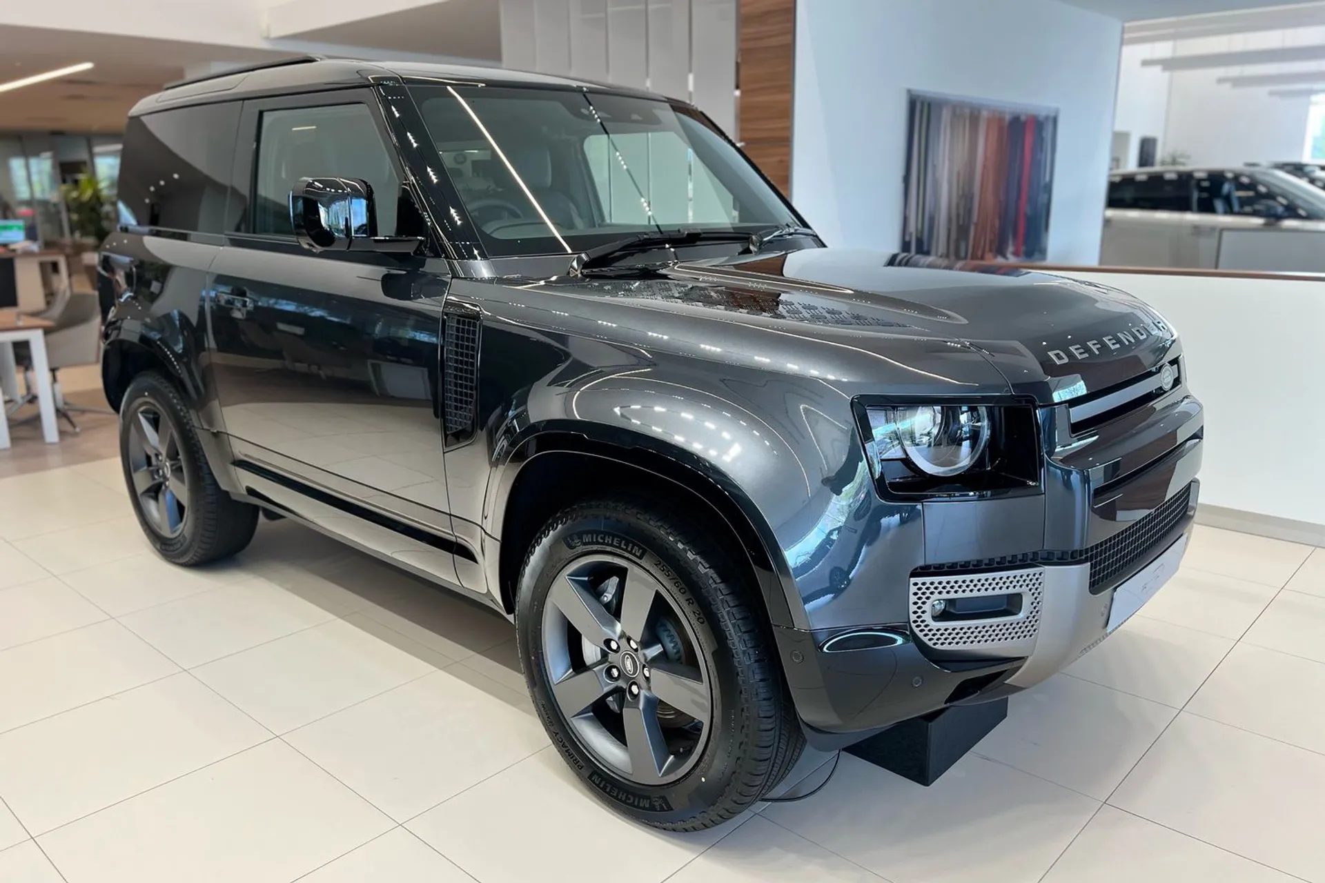 LAND ROVER Defender 90 focused image