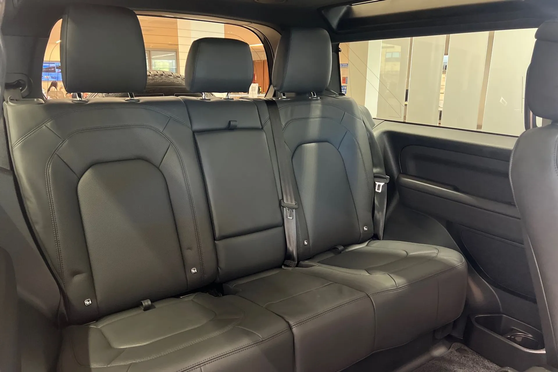 LAND ROVER Defender 90 thumbnail image number 31