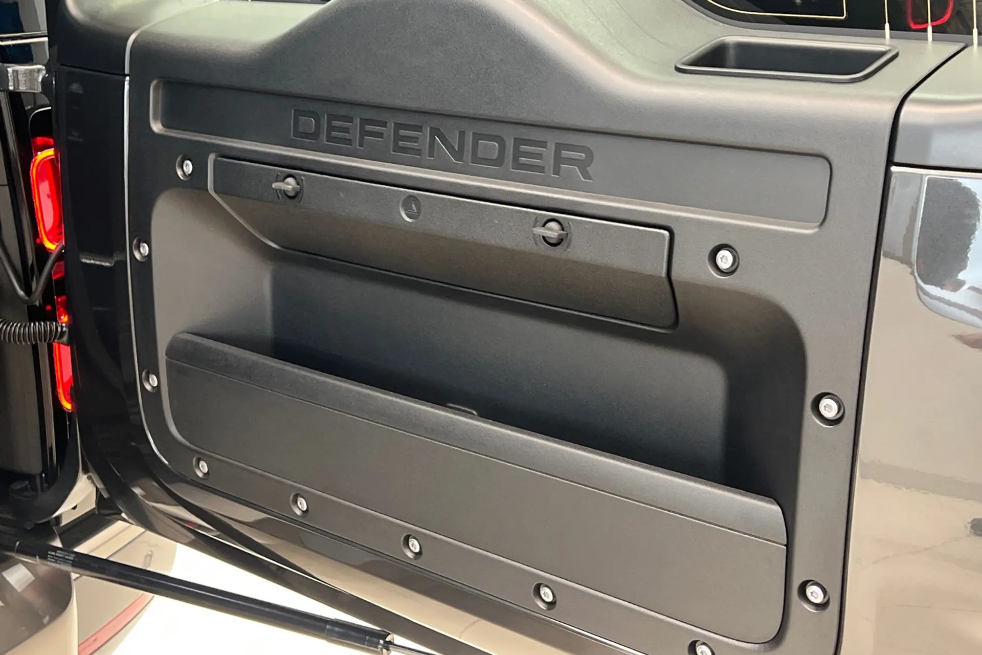 LAND ROVER Defender 90 thumbnail image number 25