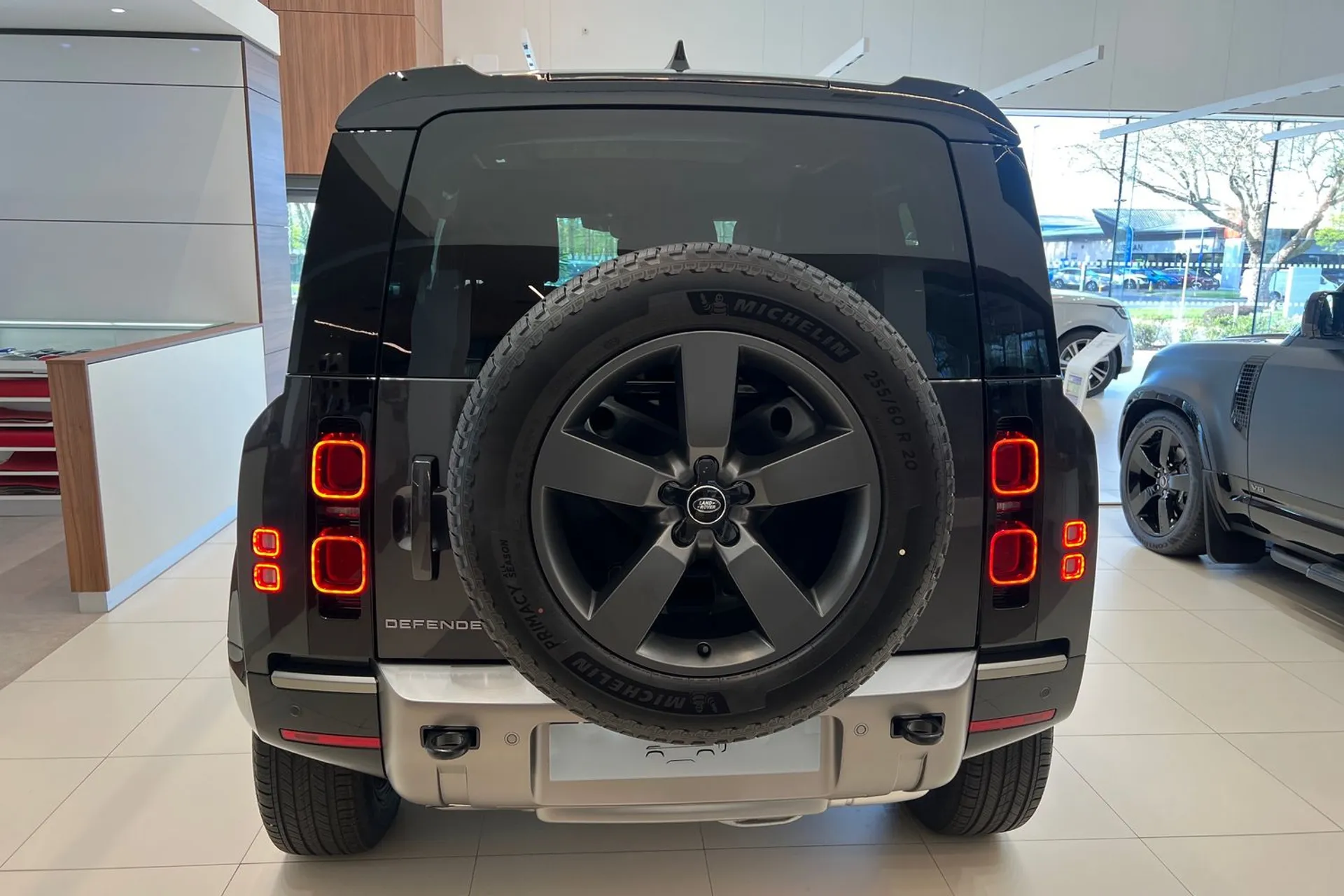 LAND ROVER Defender 90 thumbnail image number 10