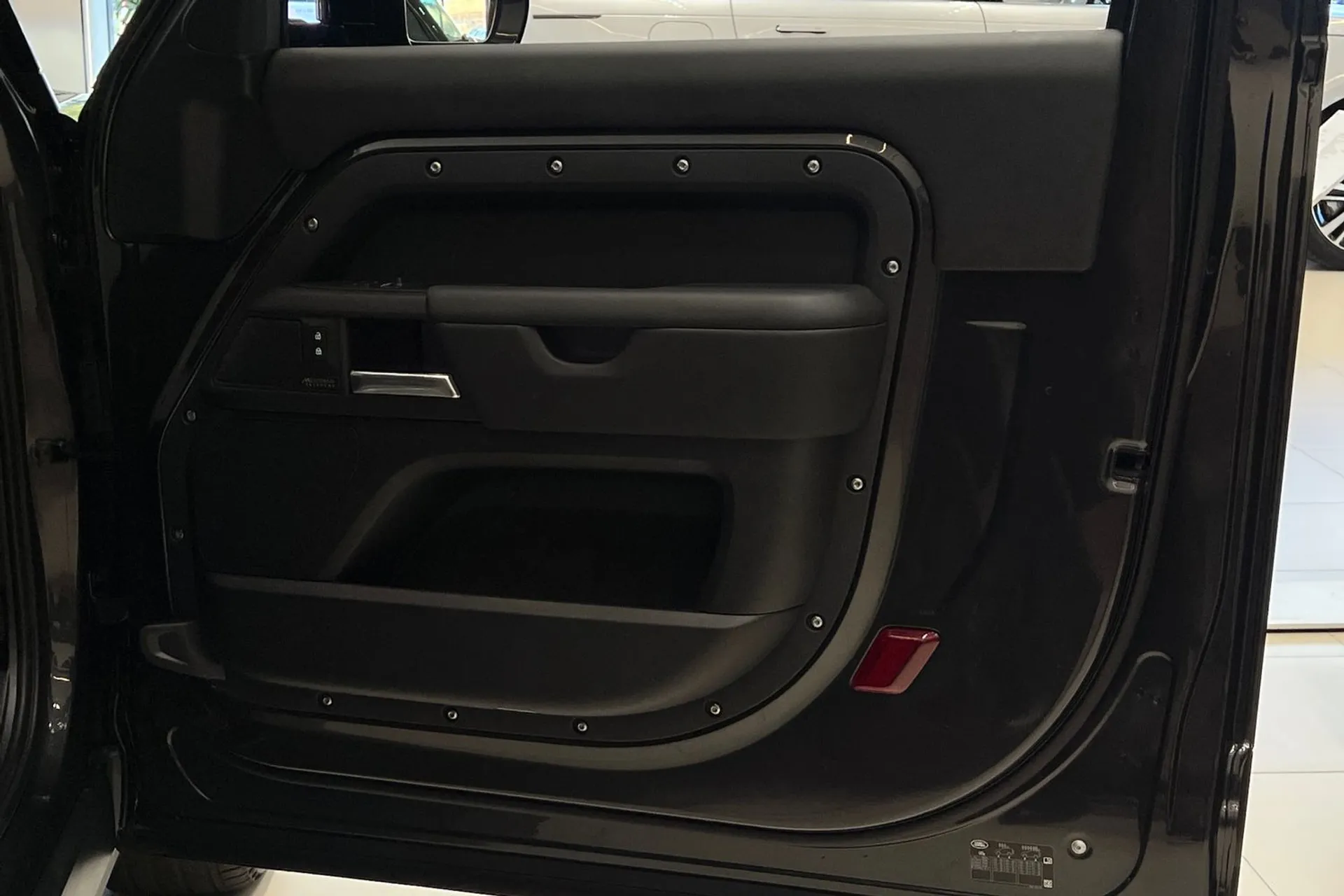 LAND ROVER Defender 90 thumbnail image number 45
