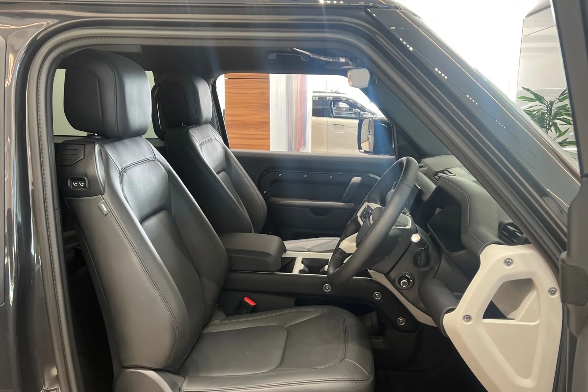 LAND ROVER Defender 90 thumbnail image number 33