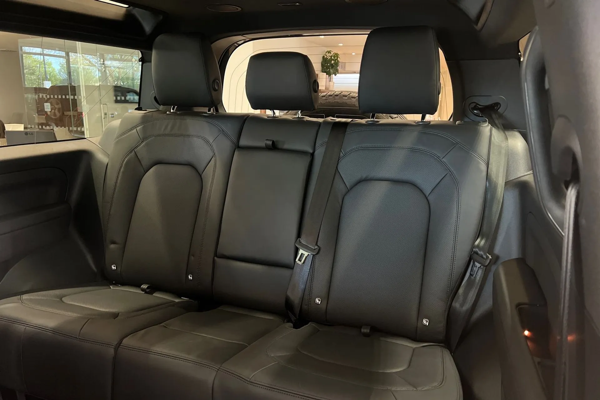 LAND ROVER Defender 90 thumbnail image number 36
