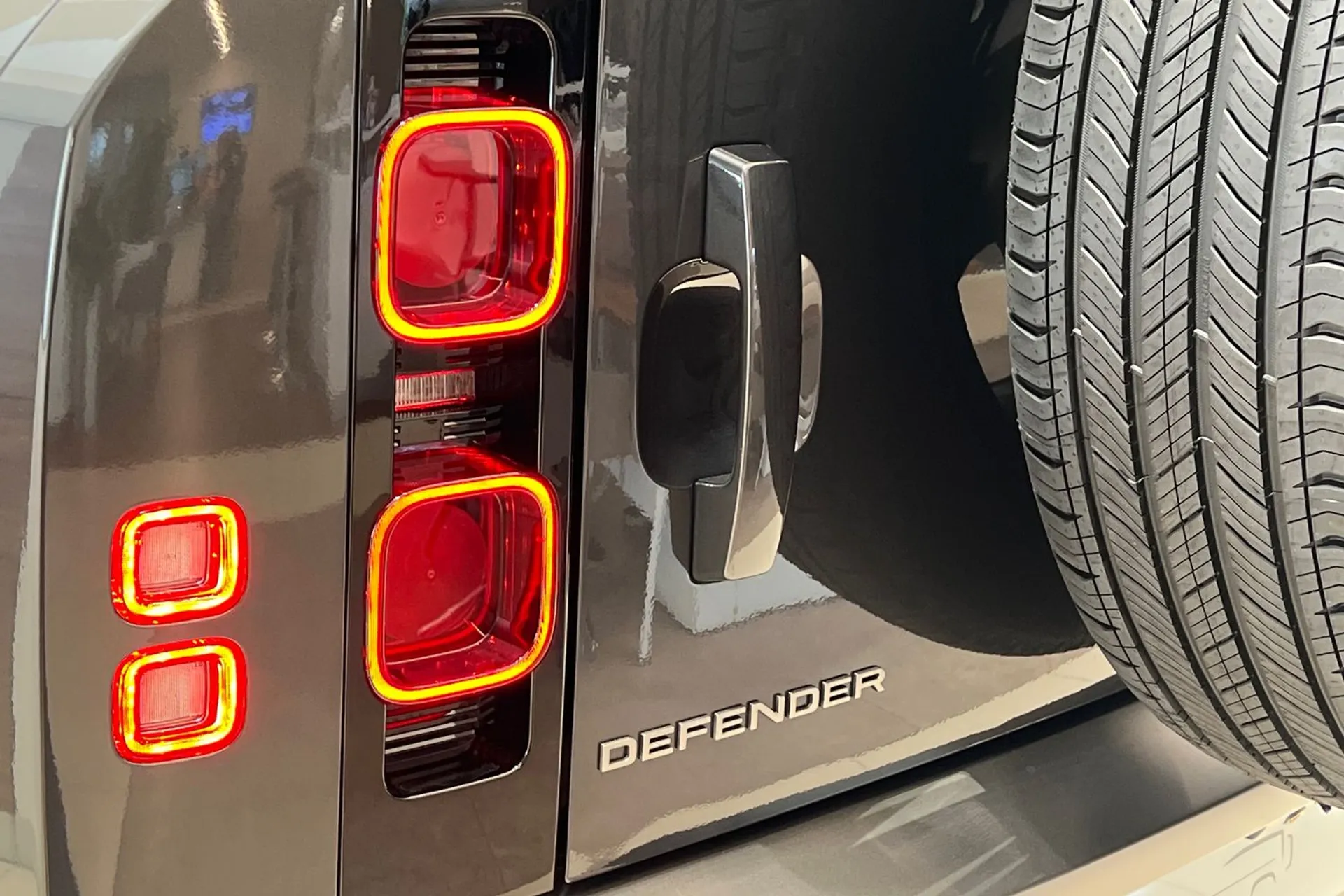 LAND ROVER Defender 90 thumbnail image number 27