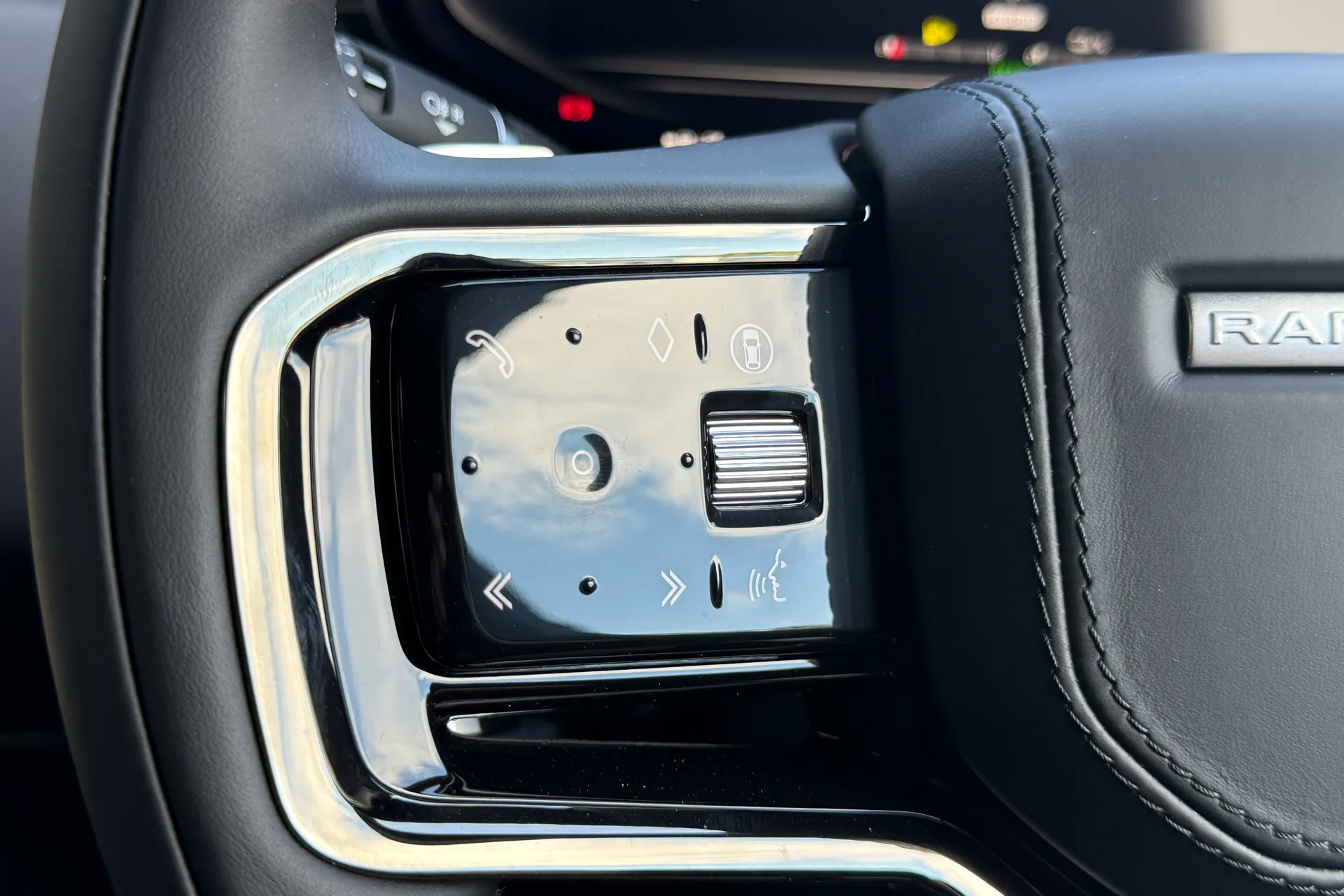 LAND ROVER RANGE ROVER SPORT thumbnail image number 36